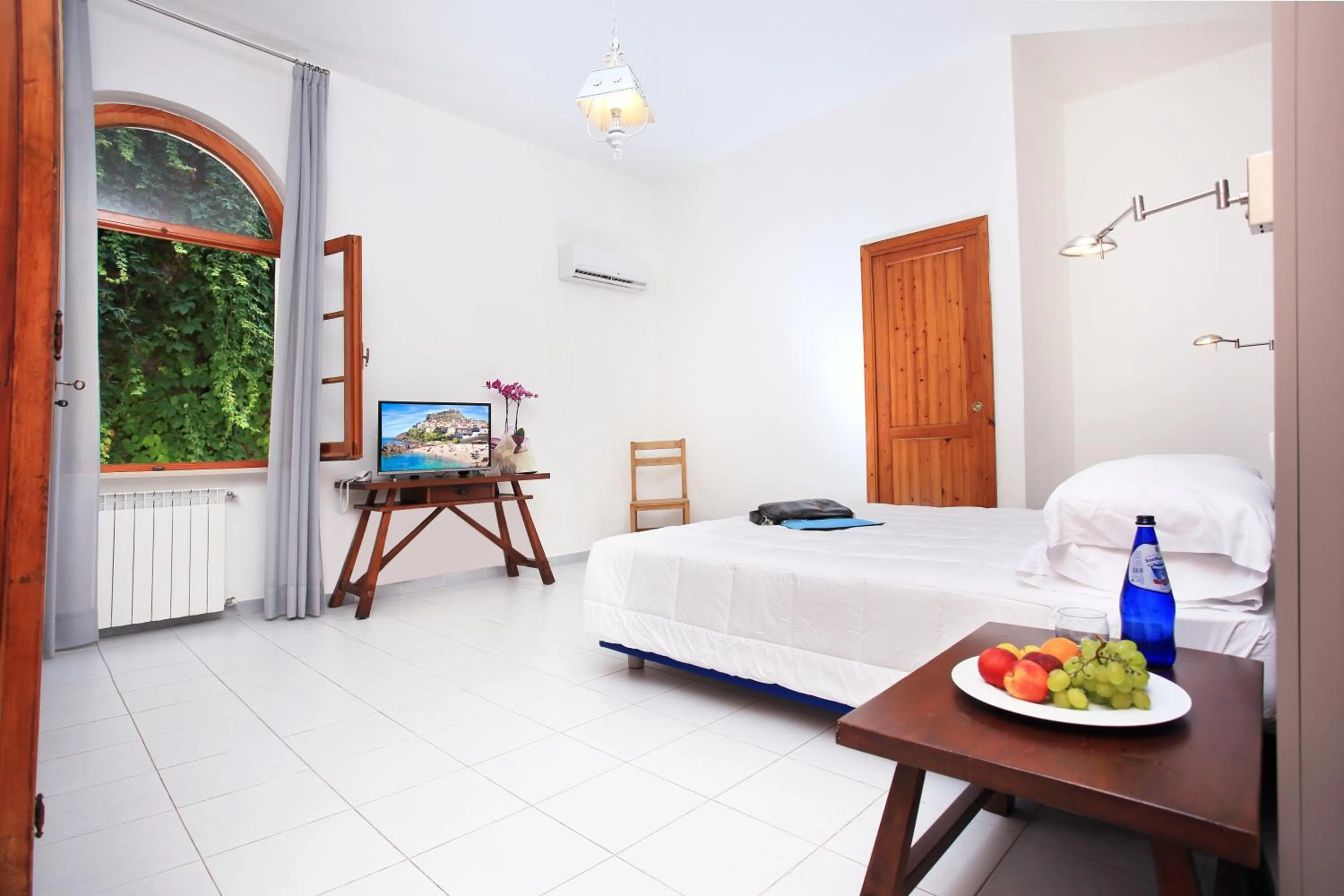 Photo of the whole room in Hotel Meli