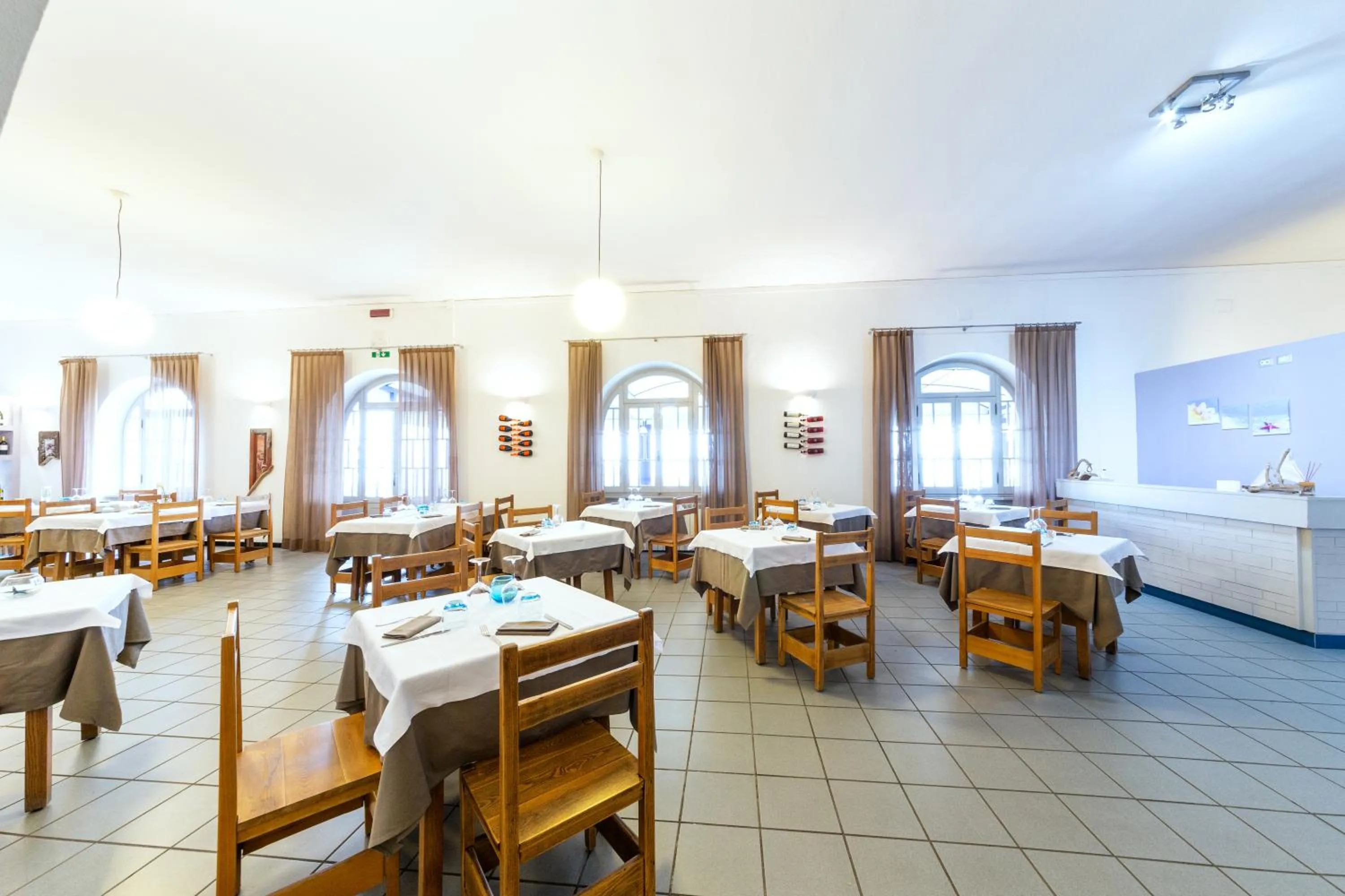 Restaurant/places to eat in Hotel Meli