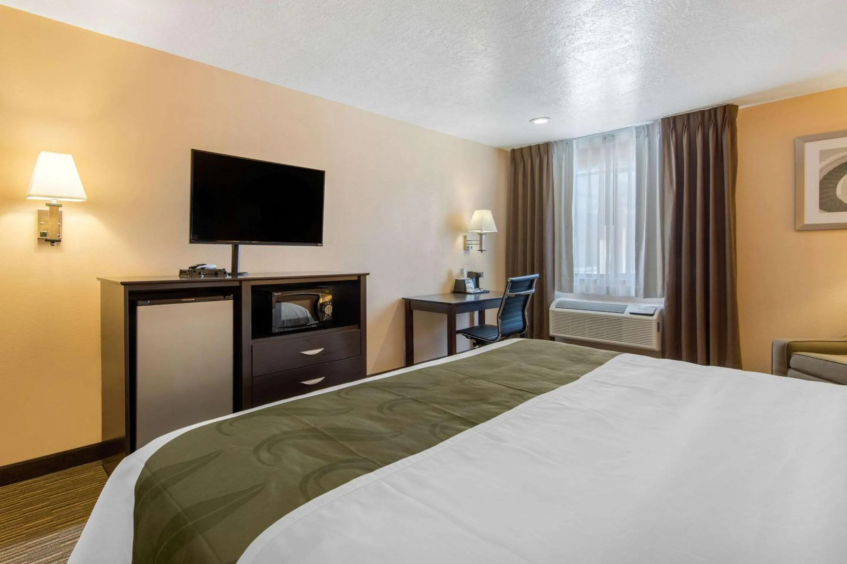 Photo of the whole room, Bed in Quality Inn & Suites Albuquerque North near Balloon Fiesta Park