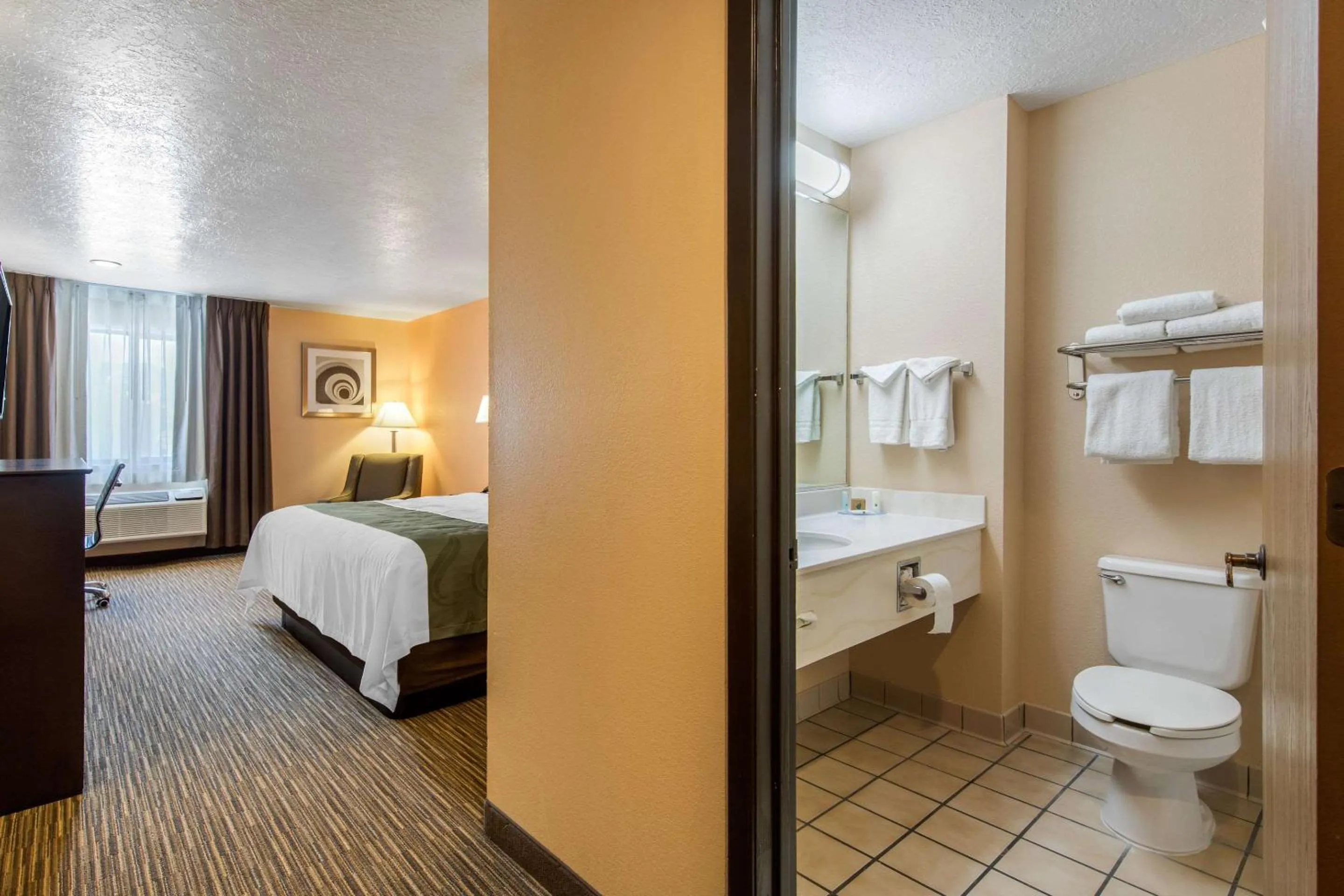 Bathroom, Bed in Quality Inn & Suites Albuquerque North near Balloon Fiesta Park