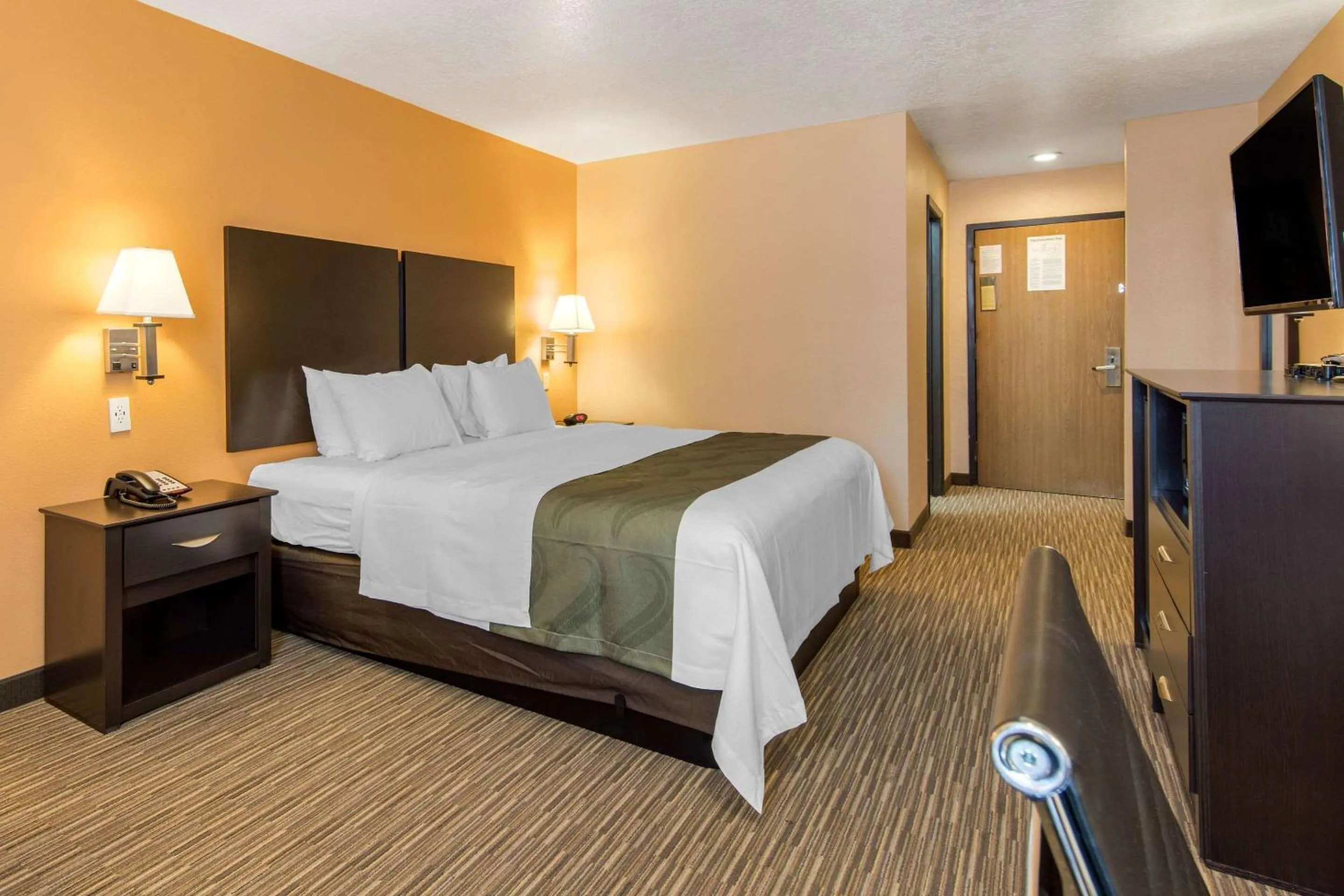 Photo of the whole room, Bed in Quality Inn & Suites Albuquerque North near Balloon Fiesta Park