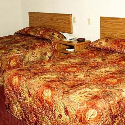 Photo of the whole room, Bed in Countryside Inn Motel Albert Lea
