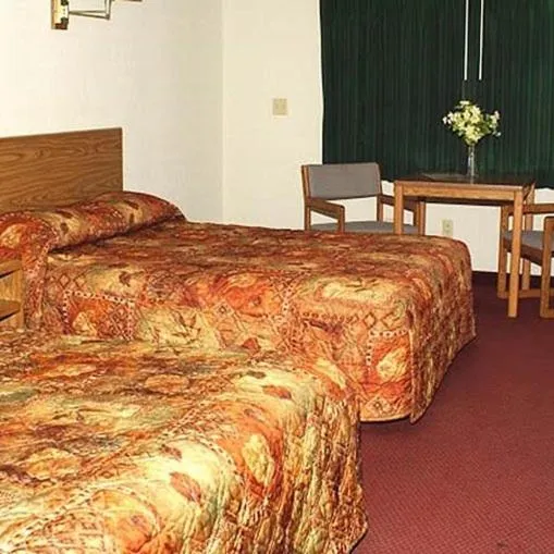 Photo of the whole room, Bed in Countryside Inn Motel Albert Lea