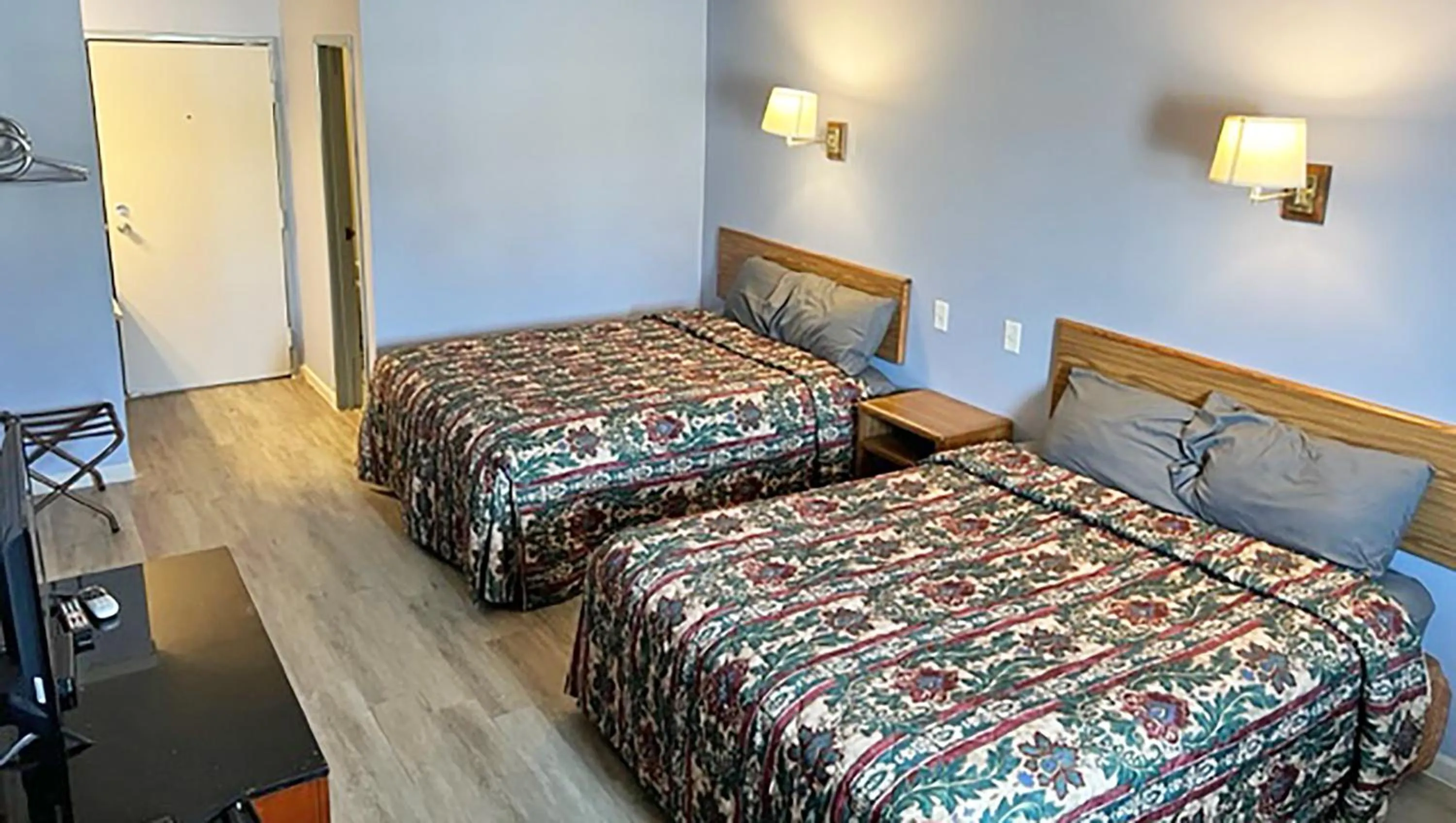 Bedroom, Bed in Countryside Inn Motel Albert Lea