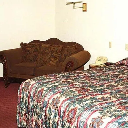 Photo of the whole room, Bed in Countryside Inn Motel Albert Lea