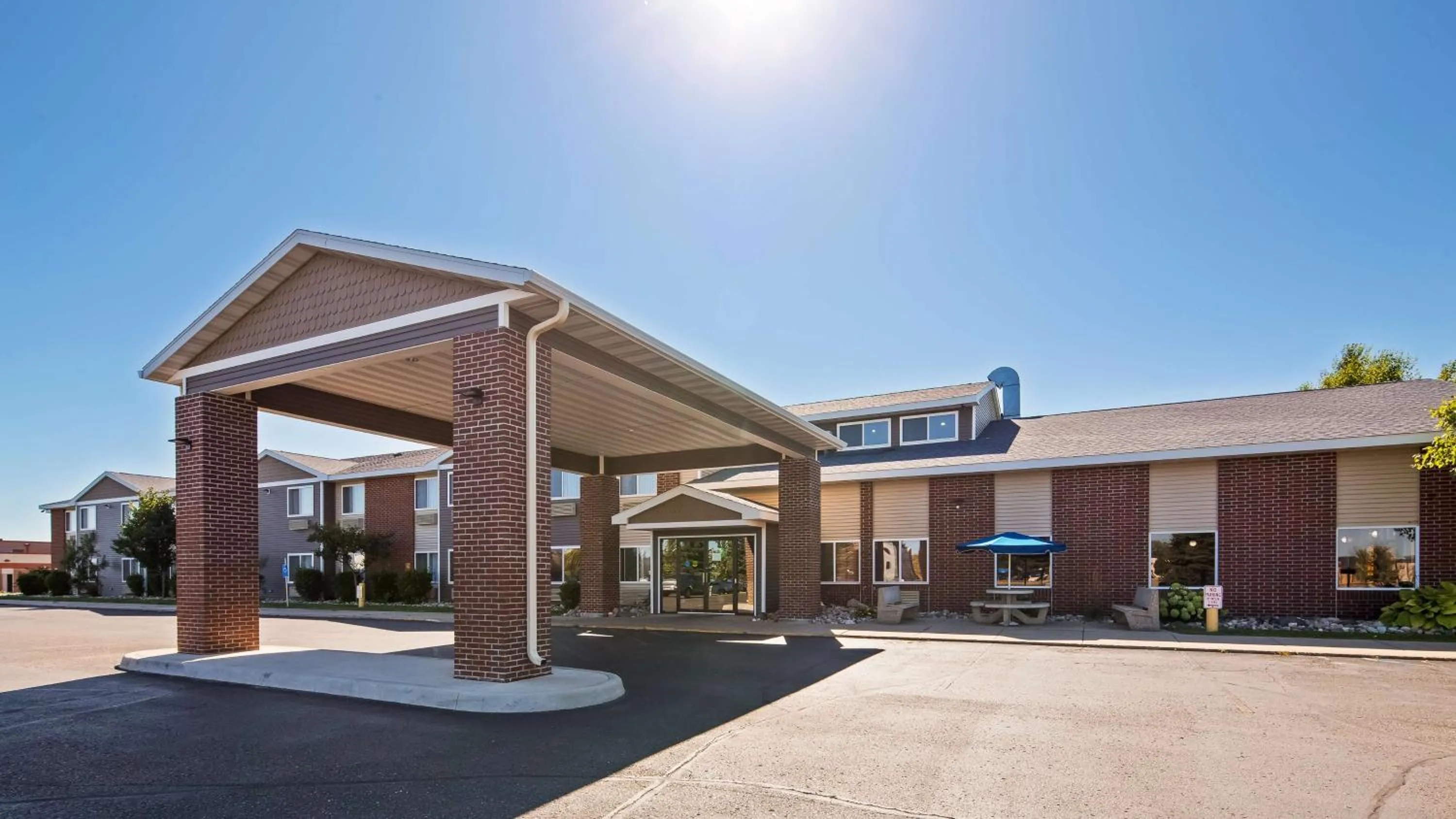 Property building in Best Western Alexandria Inn