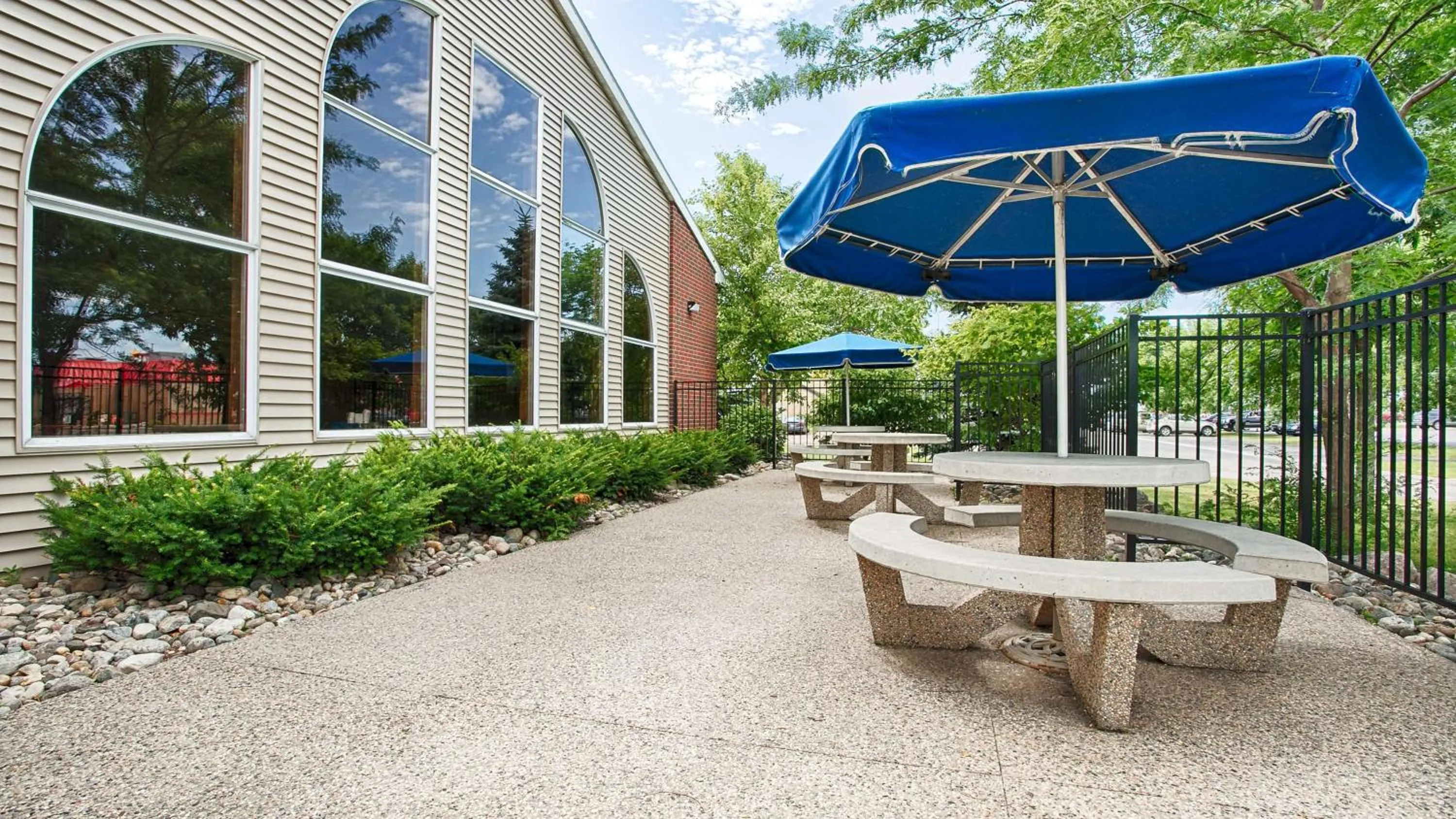 Property building in Best Western Alexandria Inn