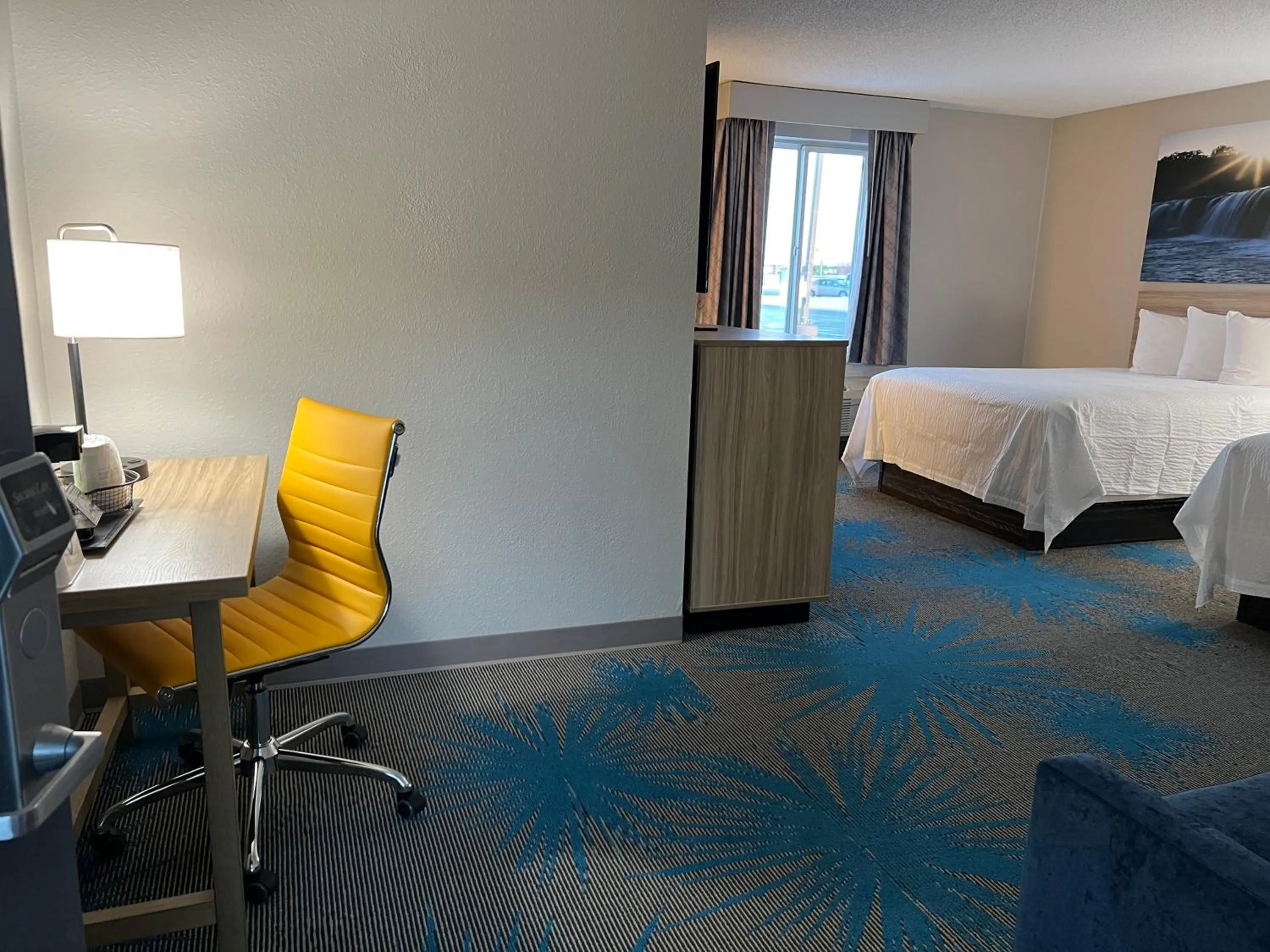 Seating area, Bed in Days Inn by Wyndham Jamestown