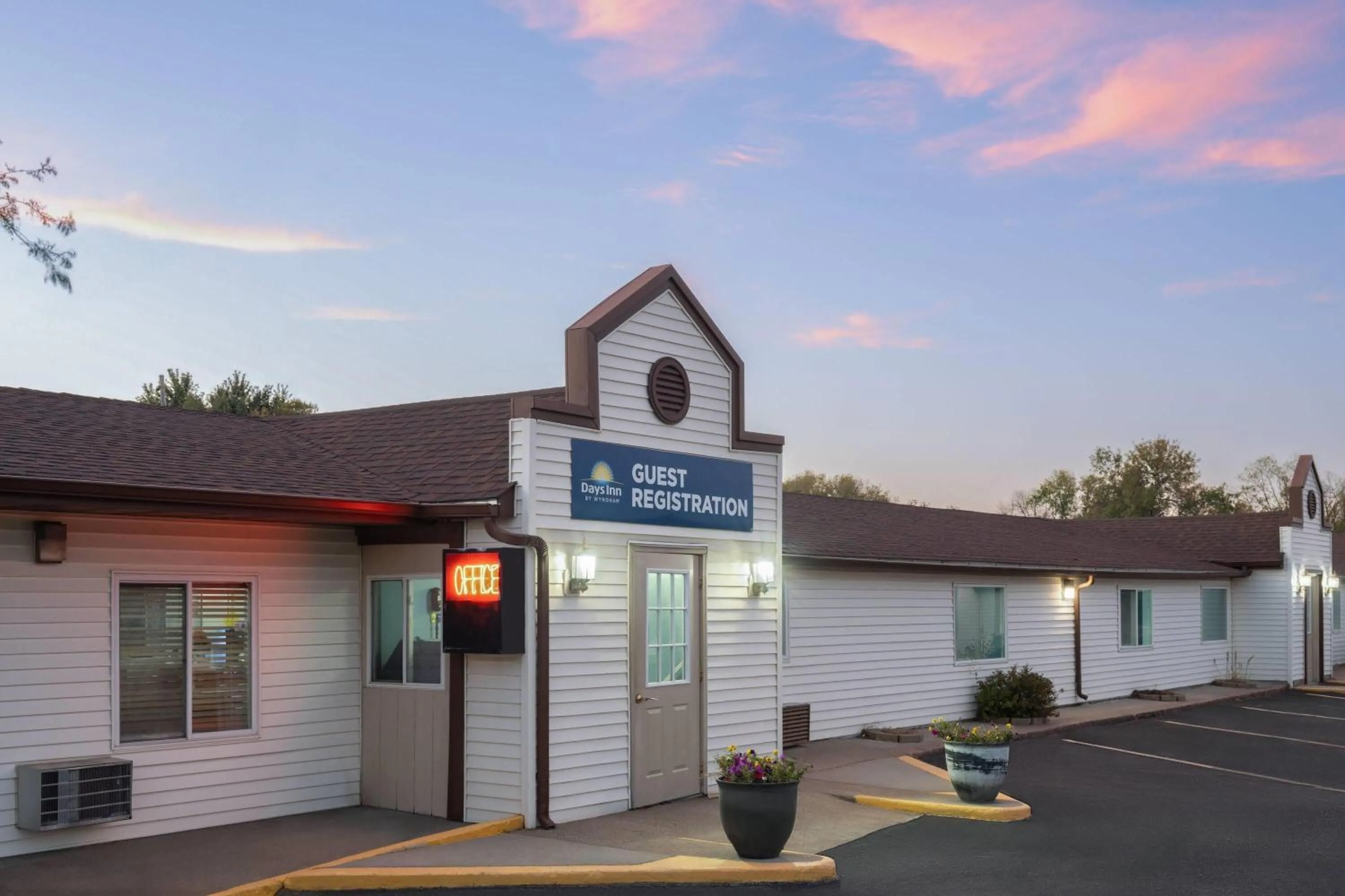 Property building in Days Inn by Wyndham Jamestown