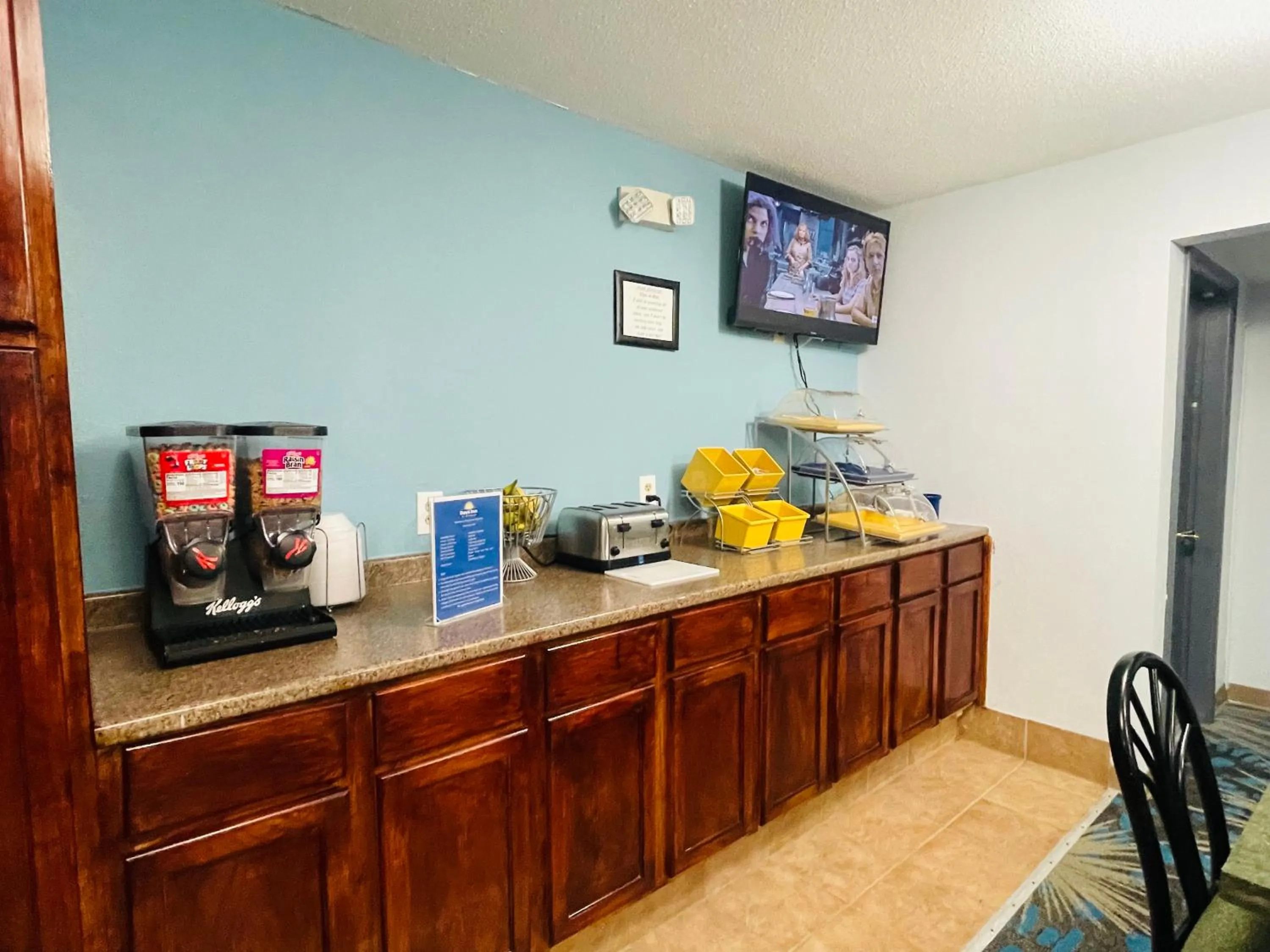 Breakfast in Days Inn by Wyndham Jamestown