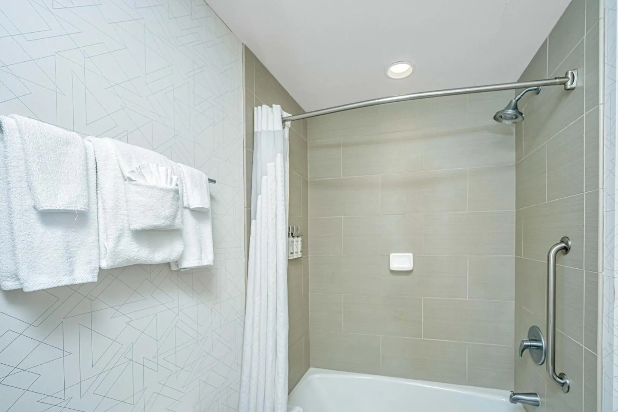 Bathroom in Holiday Inn Express & Suites Charleston Arpt-Conv Ctr Area by IHG