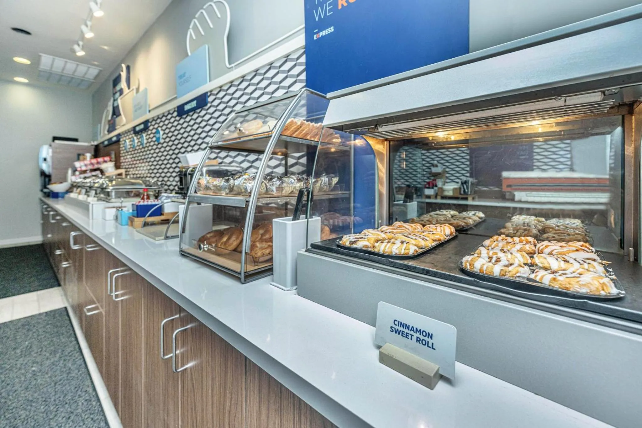 Restaurant/places to eat in Holiday Inn Express & Suites Charleston Arpt-Conv Ctr Area by IHG