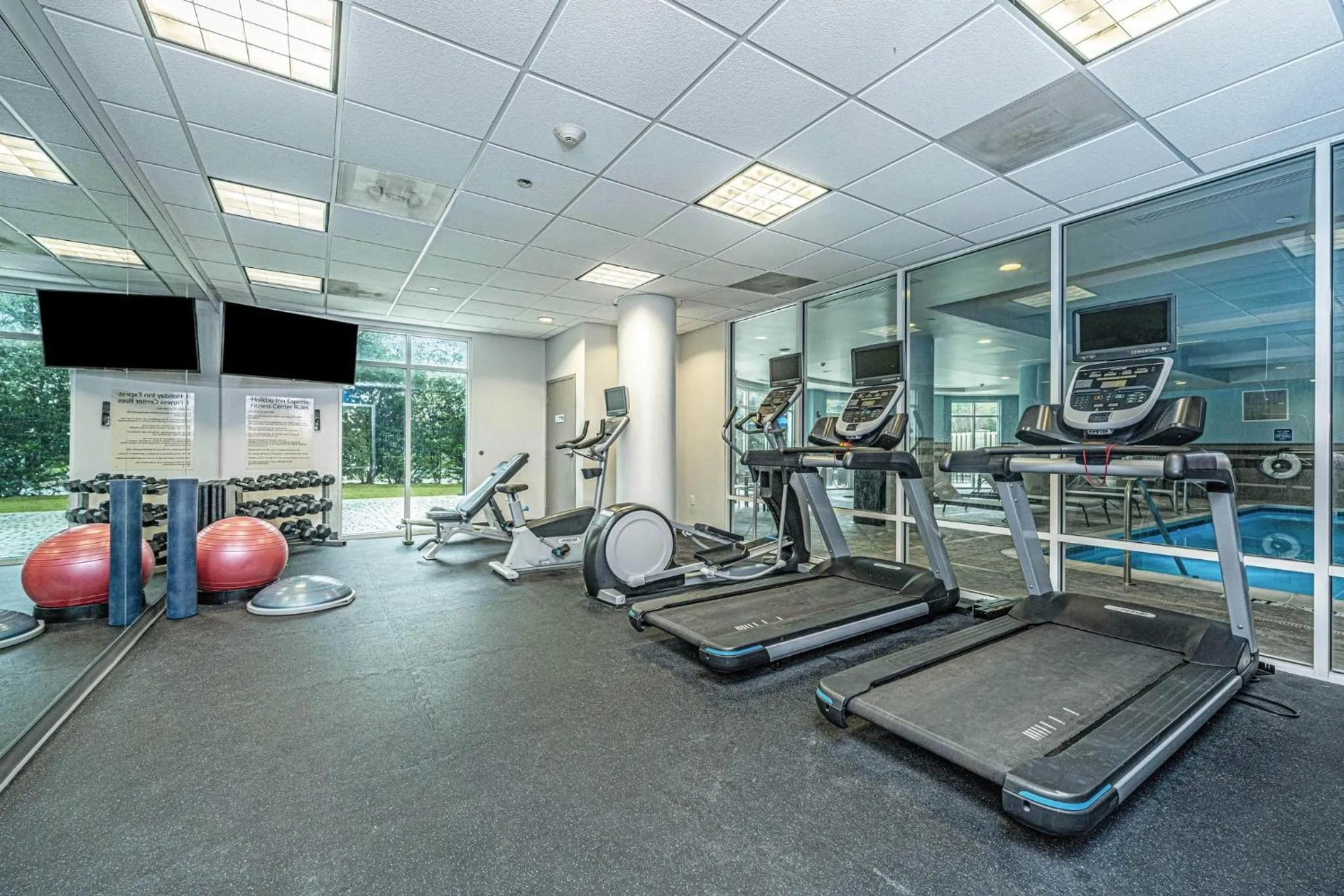 Fitness centre/facilities in Holiday Inn Express & Suites Charleston Arpt-Conv Ctr Area by IHG