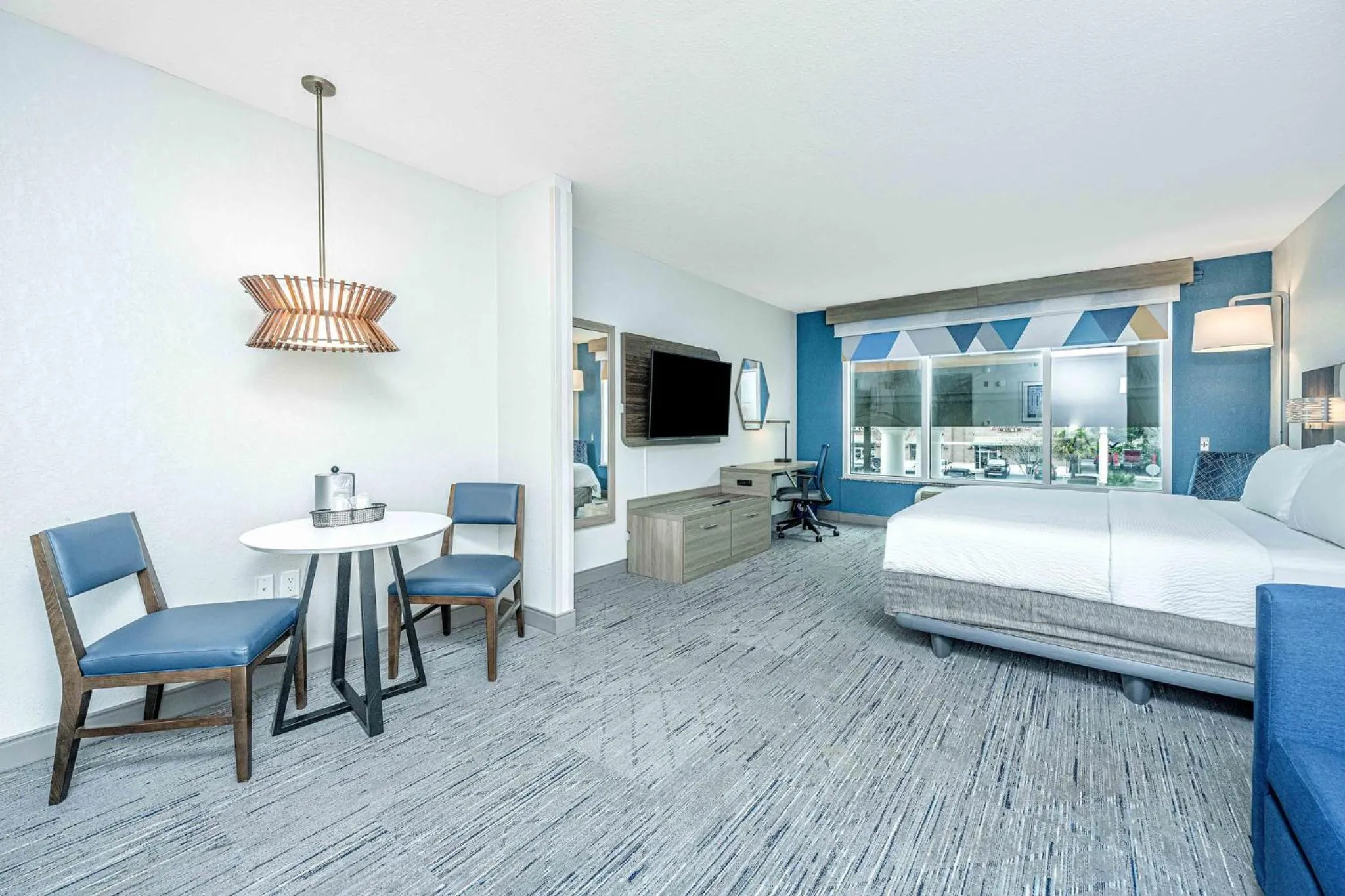 Photo of the whole room, Bed in Holiday Inn Express & Suites Charleston Arpt-Conv Ctr Area by IHG