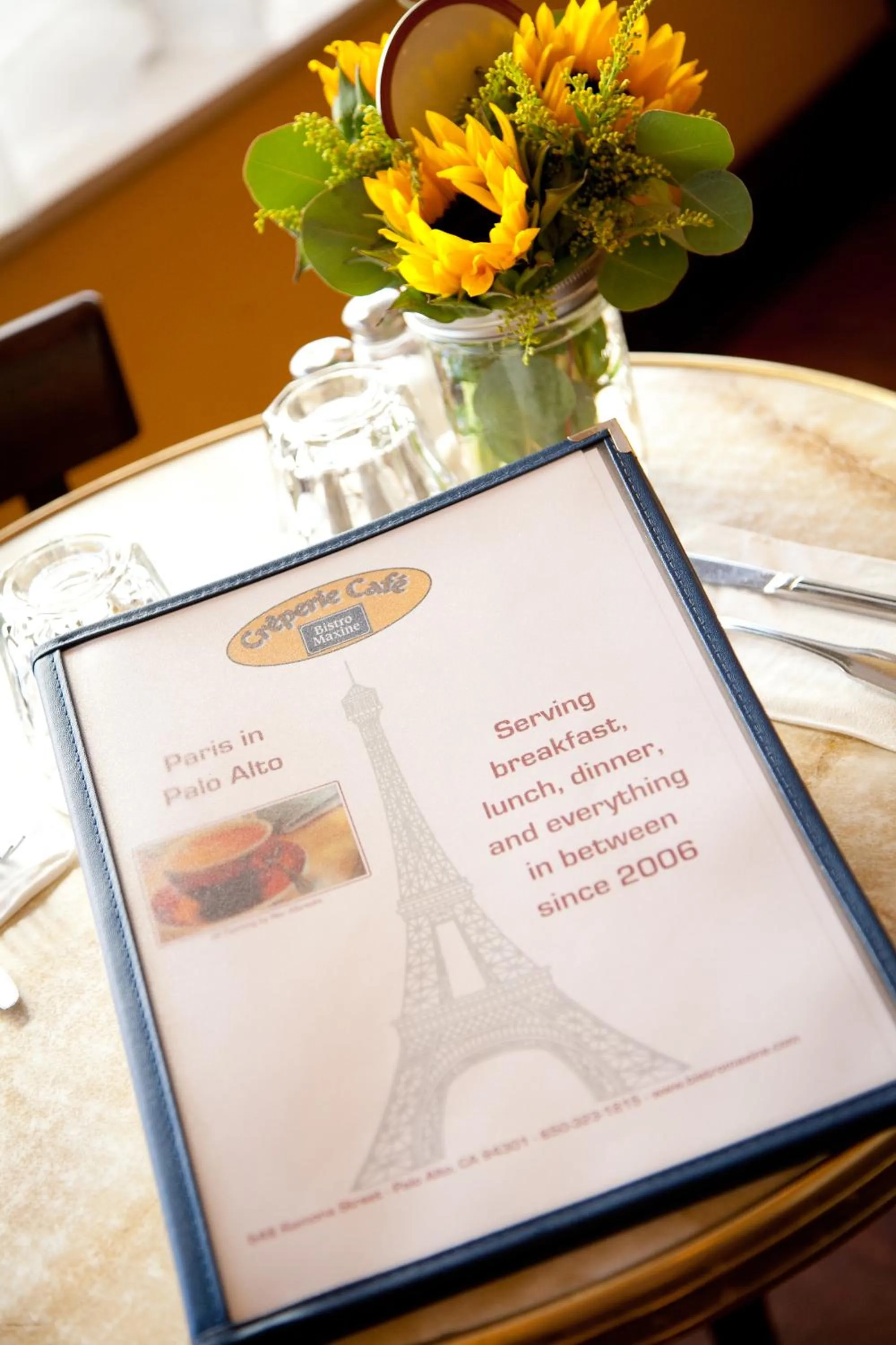 Restaurant/places to eat in Cardinal Hotel