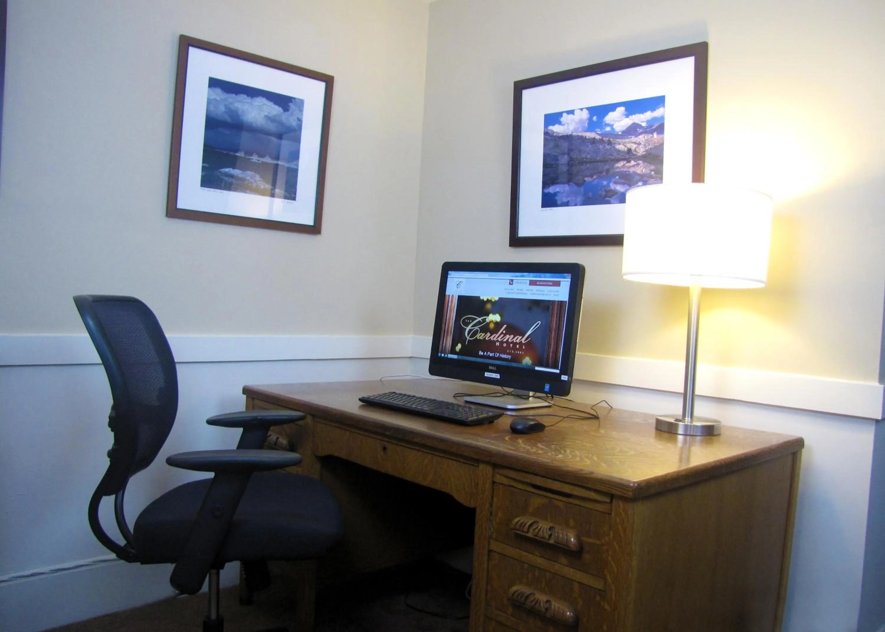 Business facilities in Cardinal Hotel