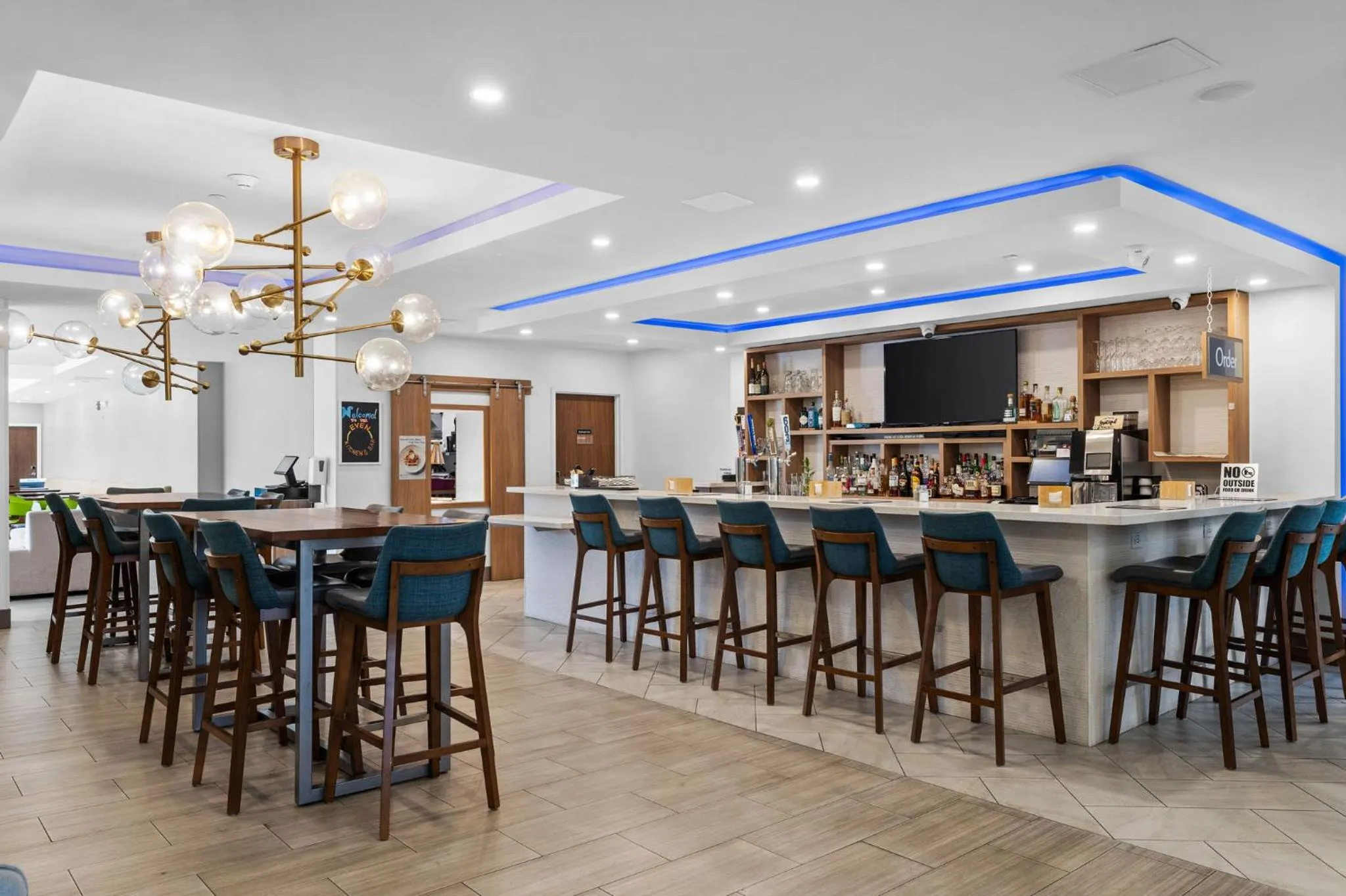 Lounge or bar in EVEN Hotel Manchester Airport by IHG