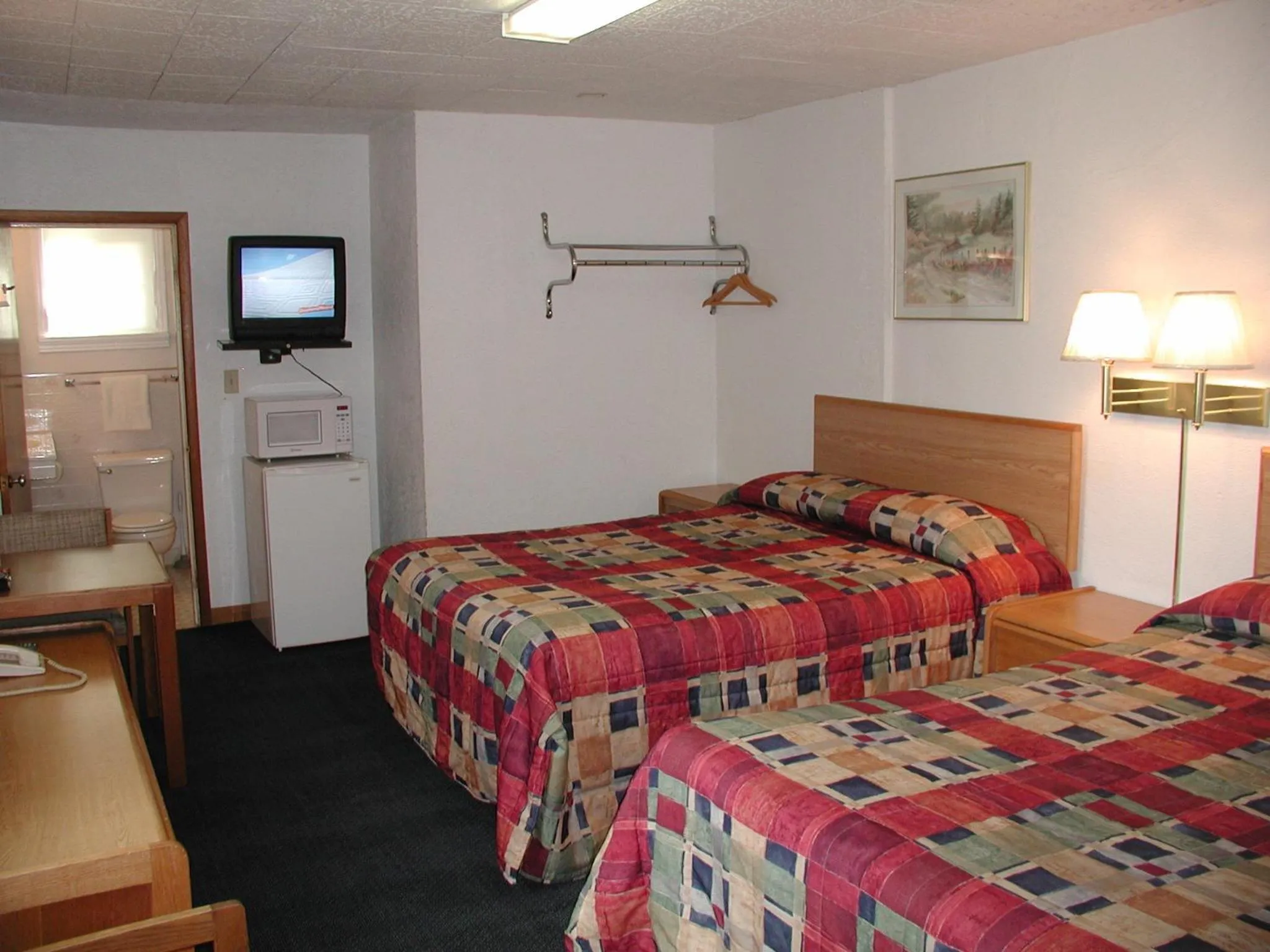 Bed in Valley Inn - Lebanon Oregon