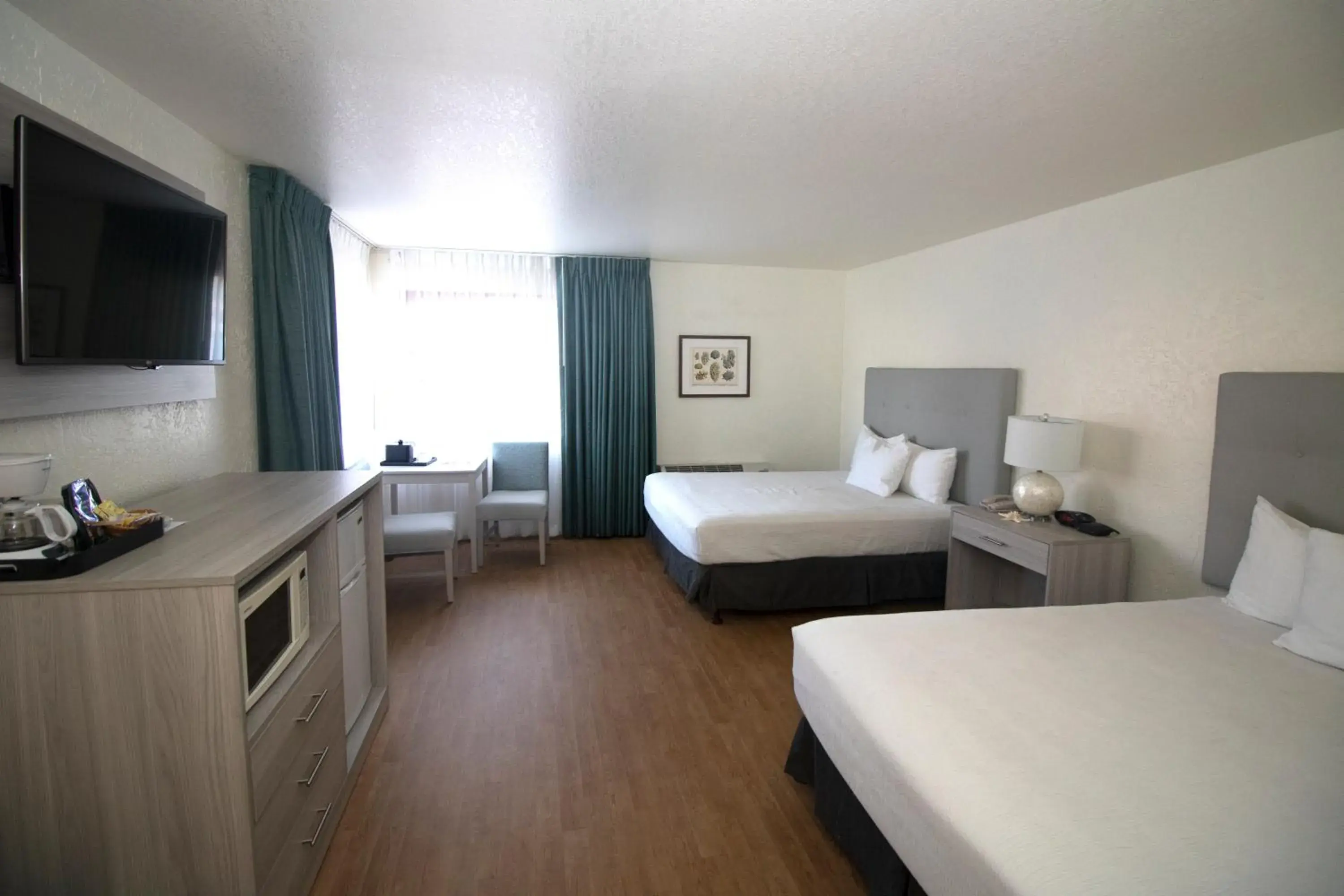 Standard Queen Room with Two Queen Beds in Hotel La Serena Standard Queen Room with Two Queen Beds in Hotel La Serena