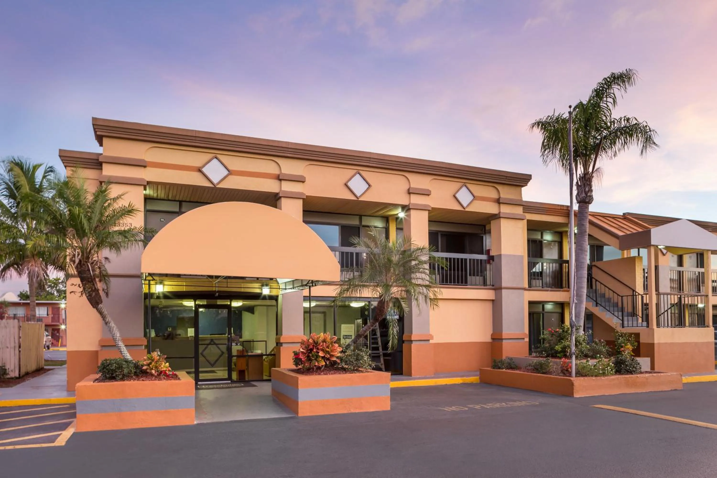 Facade/entrance in Travelodge by Wyndham Fort Myers North