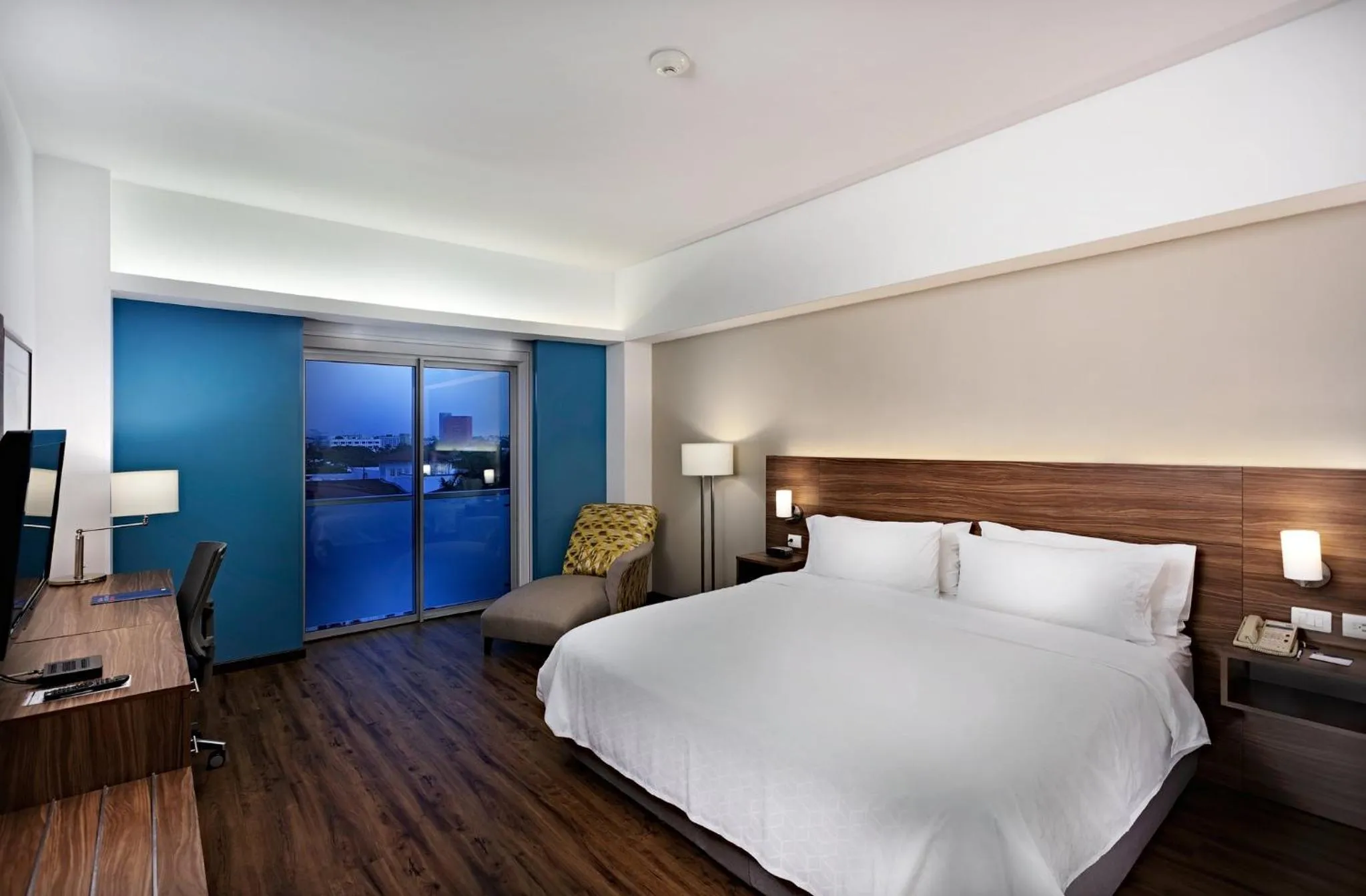 Photo of the whole room, Bed in Holiday Inn Express Villahermosa by IHG