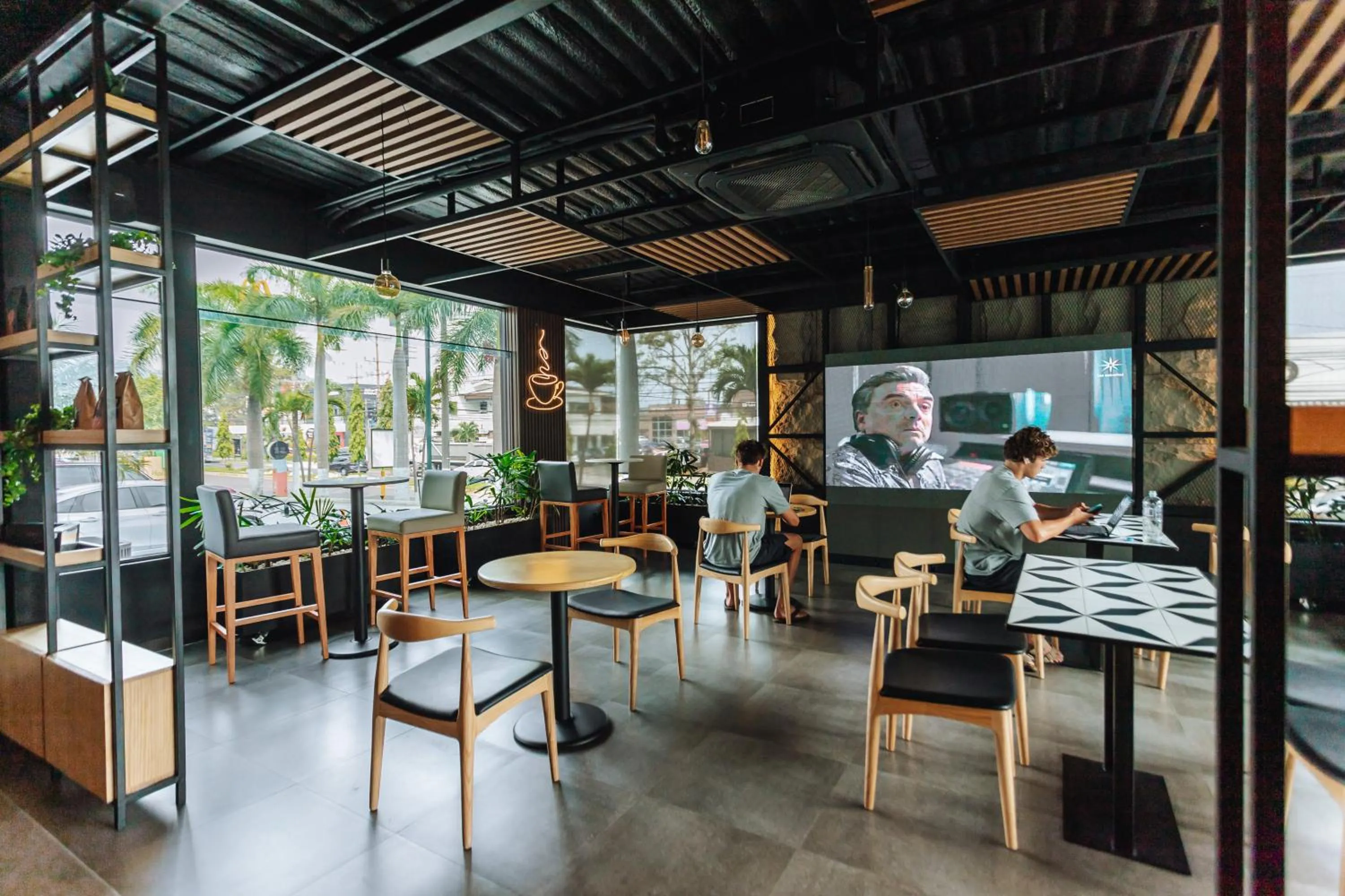 Restaurant/places to eat in Holiday Inn San Salvador by IHG