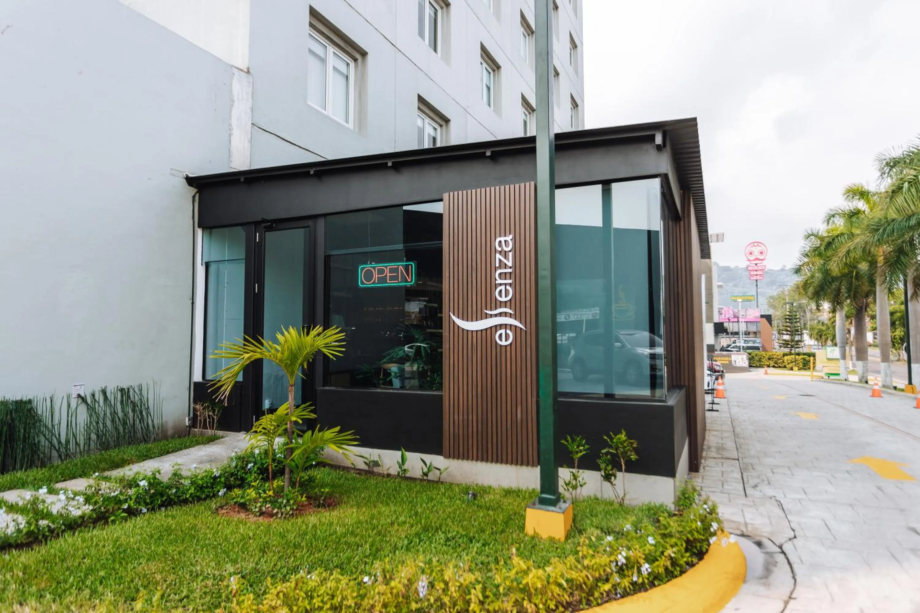 Restaurant/places to eat in Holiday Inn San Salvador by IHG