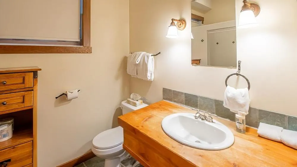 Snow Creek Cabins by Fernie Lodging Co