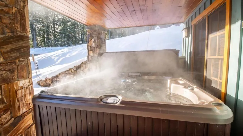 Snow Creek Cabins by Fernie Lodging Co