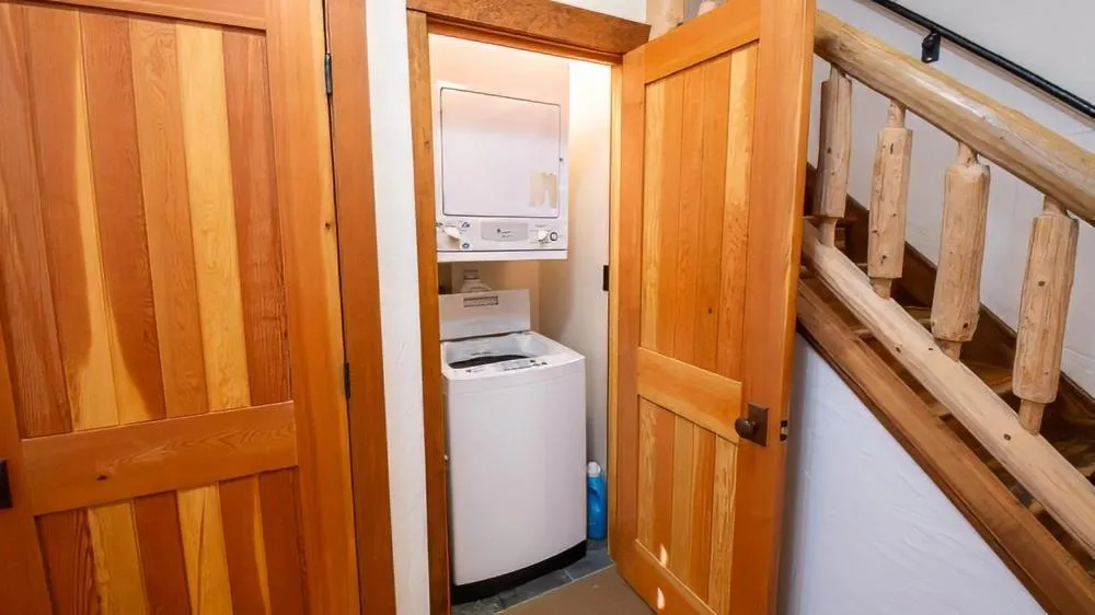 Snow Creek Cabins by Fernie Lodging Co