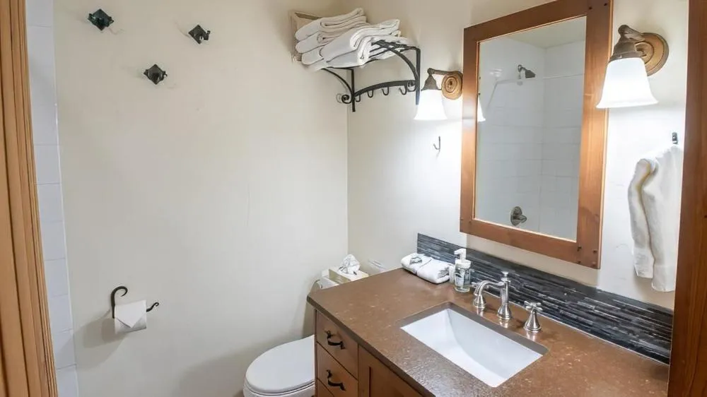 Snow Creek Cabins by Fernie Lodging Co