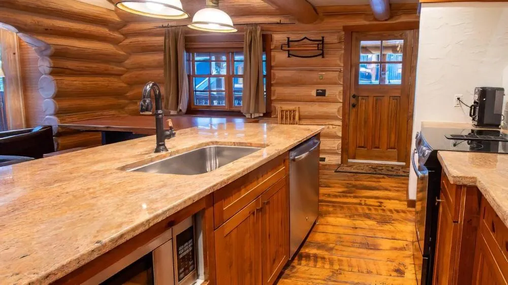 Snow Creek Cabins by Fernie Lodging Co