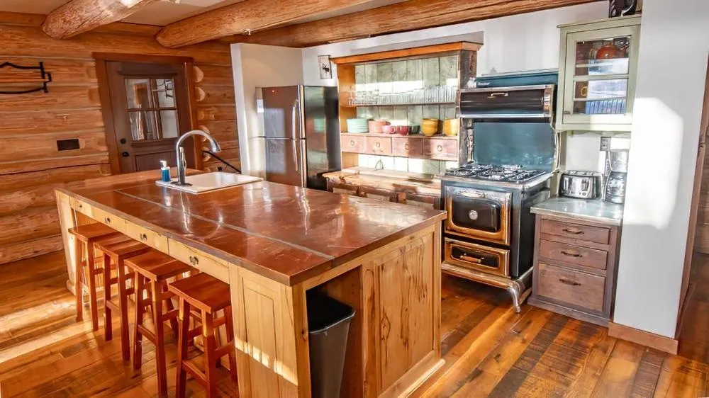 Snow Creek Cabins by Fernie Lodging Co