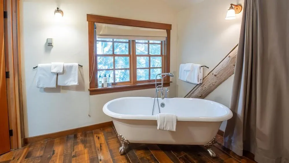 Snow Creek Cabins by Fernie Lodging Co