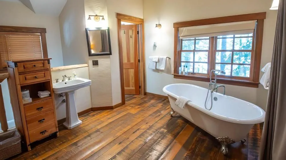 Snow Creek Cabins by Fernie Lodging Co