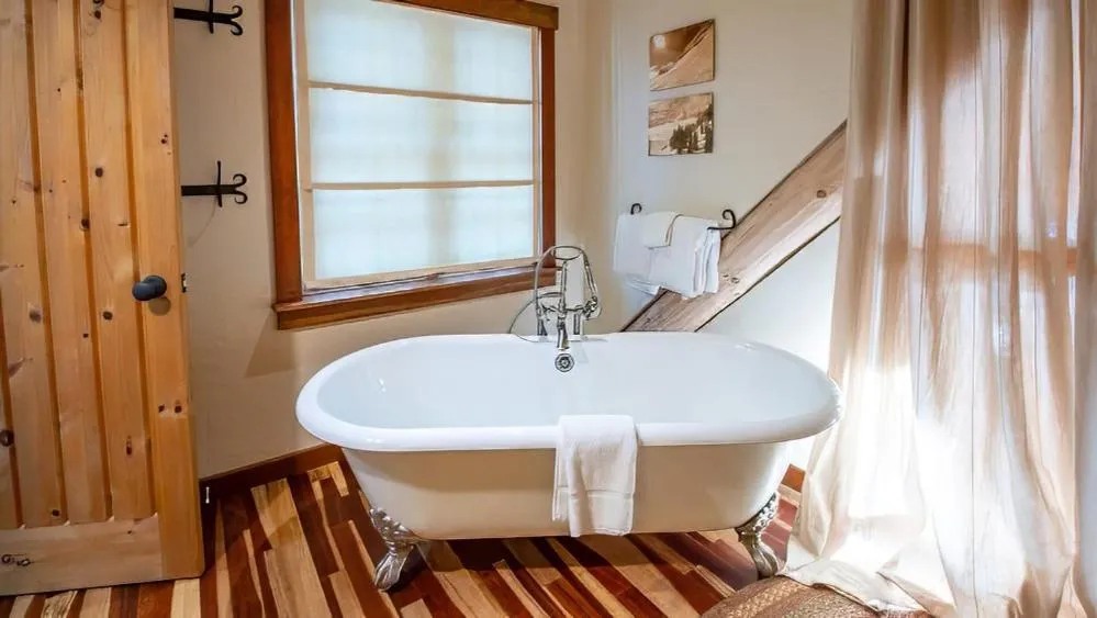 Snow Creek Cabins by Fernie Lodging Co