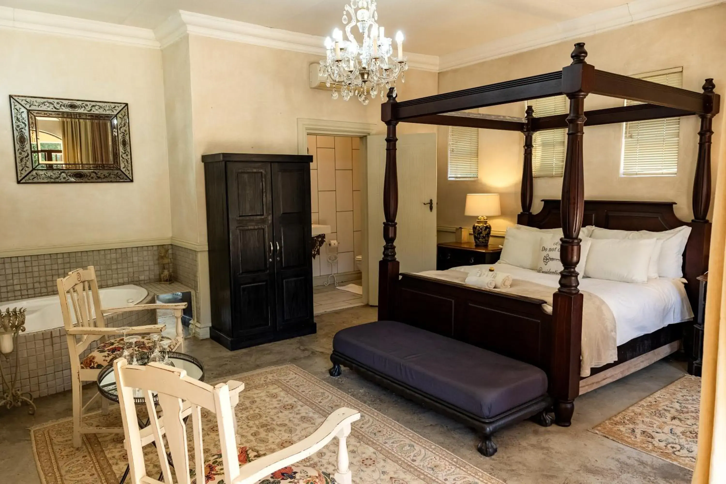 Double Room with Spa Bath - single occupancy in Hidden Grace Double Room with Spa Bath - single occupancy in Hidden Grace