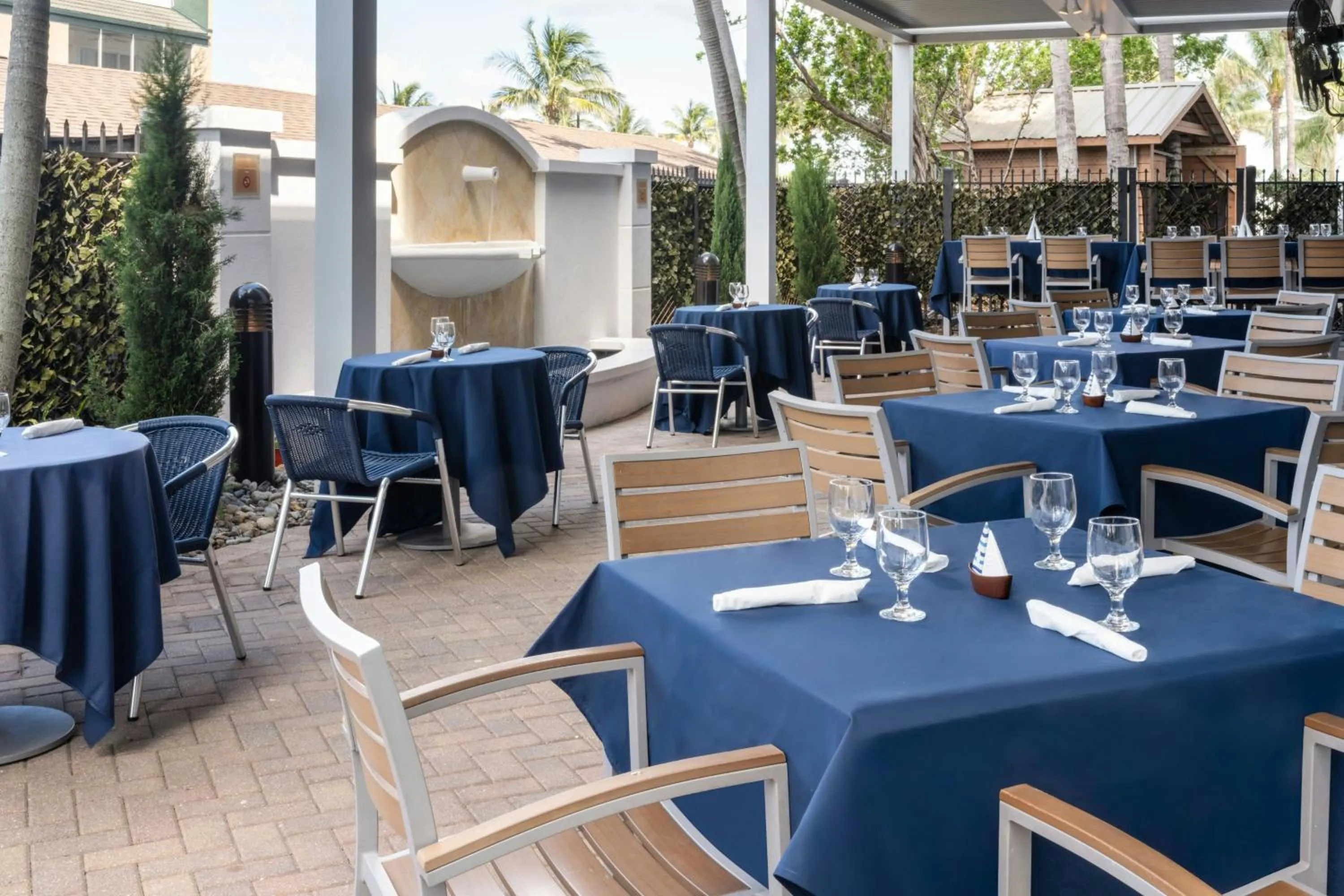 Restaurant/places to eat in Four Points by Sheraton Punta Gorda Harborside