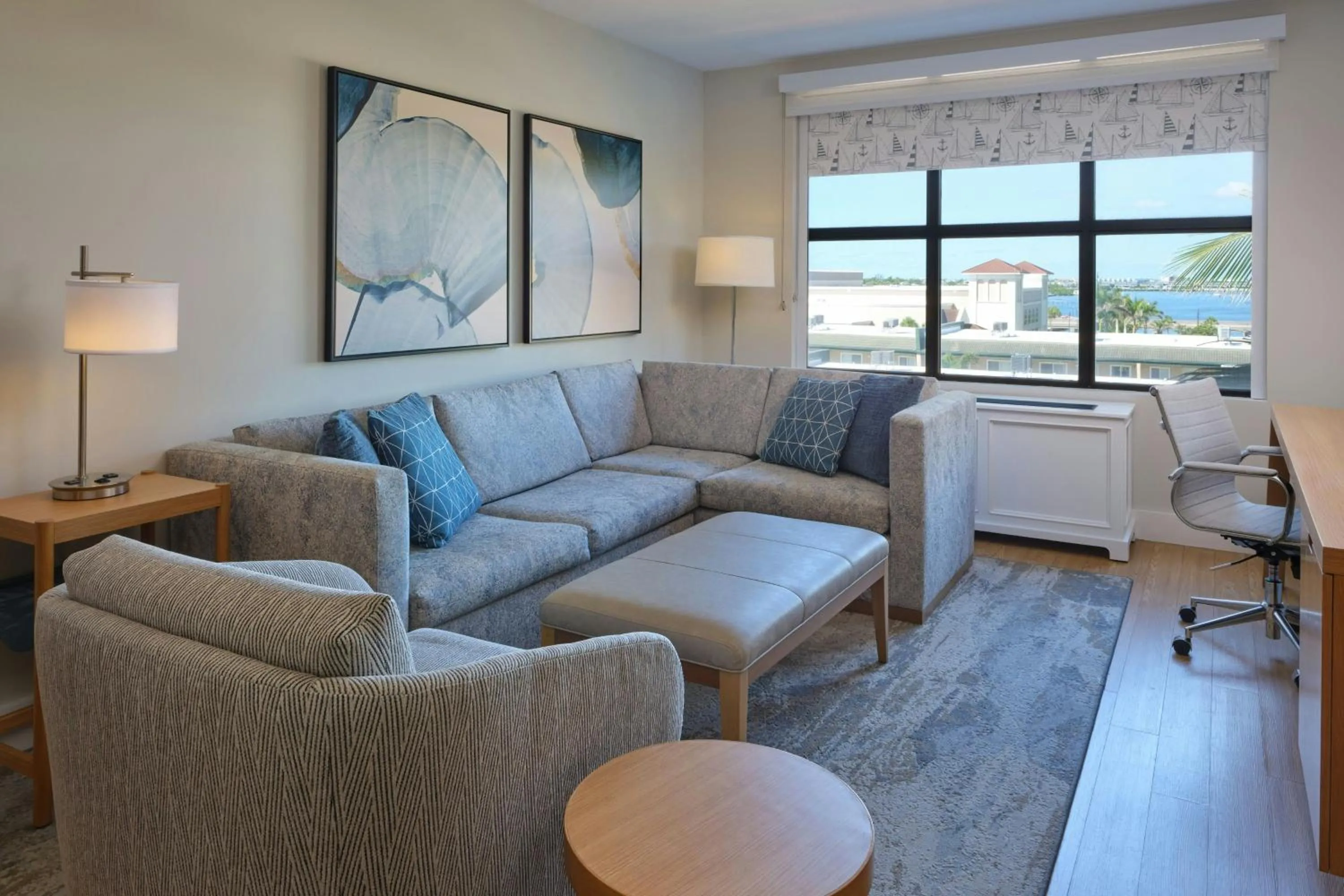 Living room in Four Points by Sheraton Punta Gorda Harborside