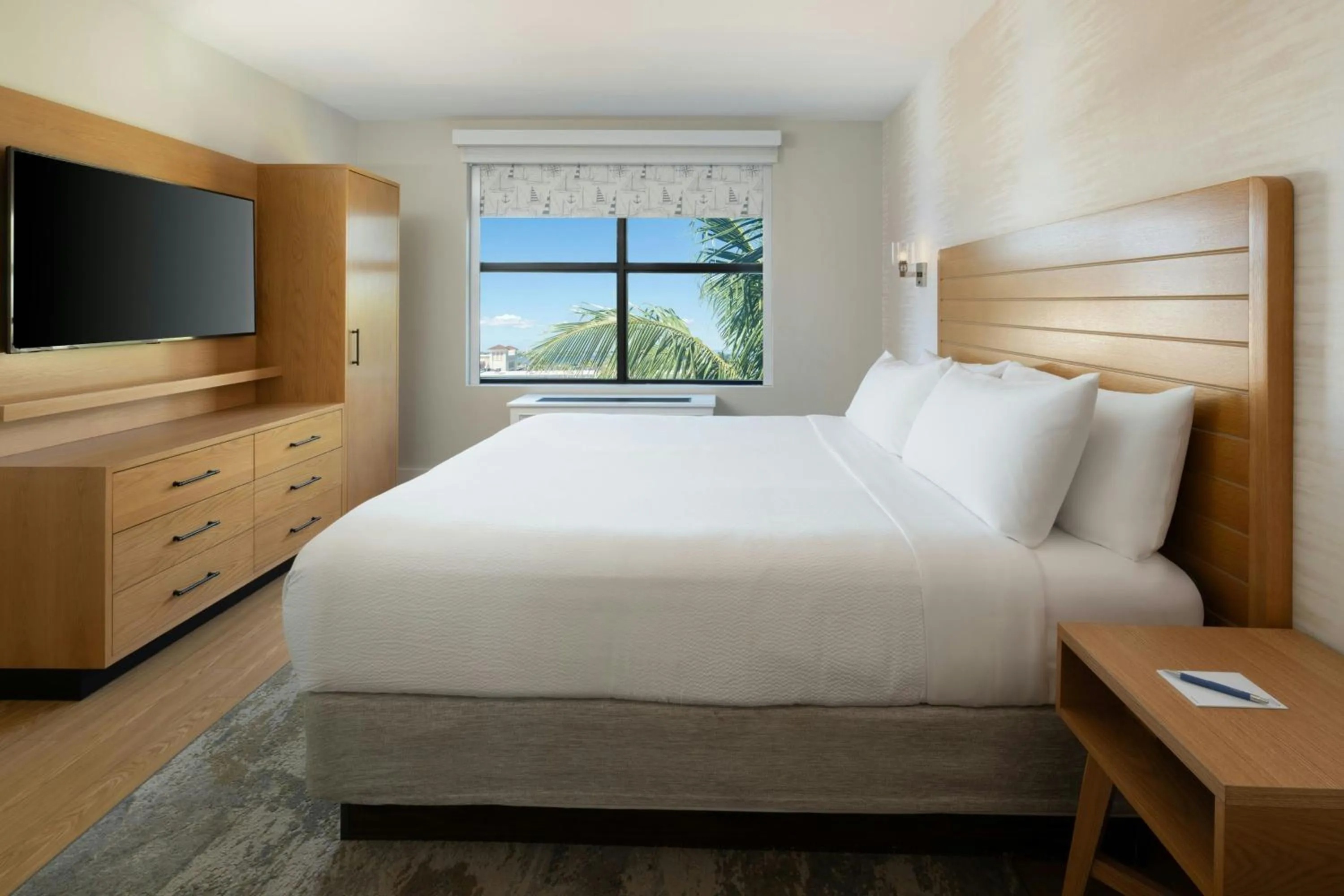 Bedroom, Bed in Four Points by Sheraton Punta Gorda Harborside