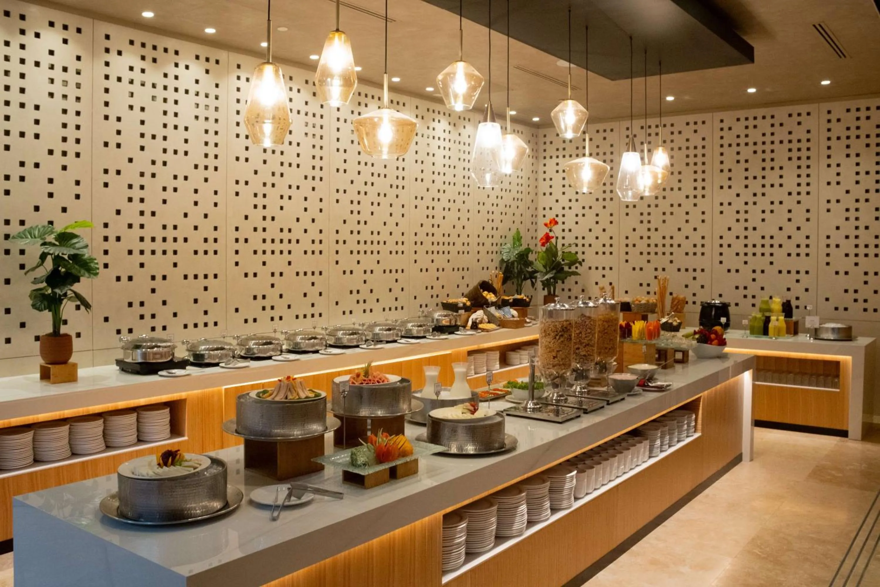 Restaurant/places to eat in Hilton San Salvador