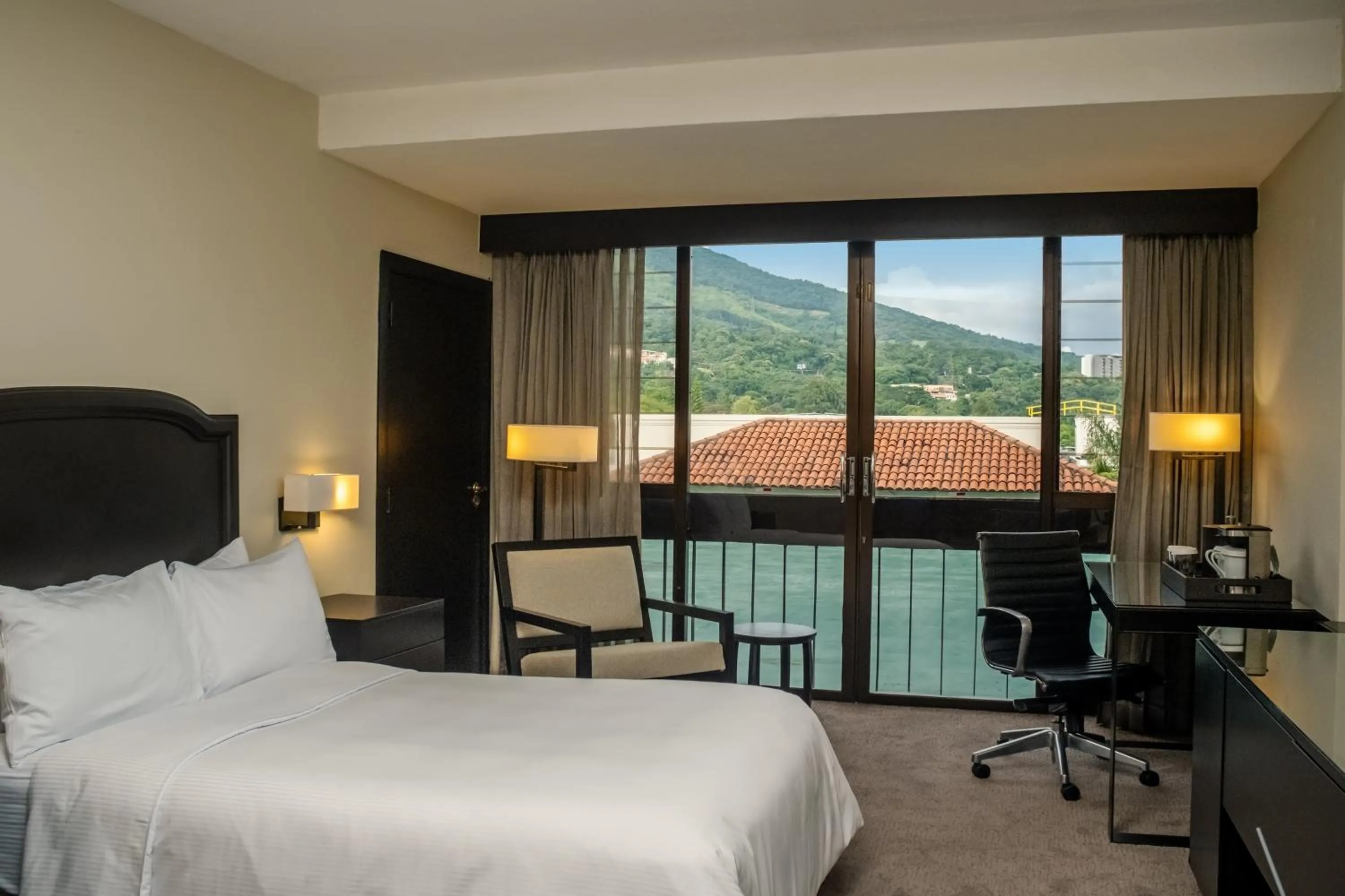 Bedroom, Bed in Hilton San Salvador