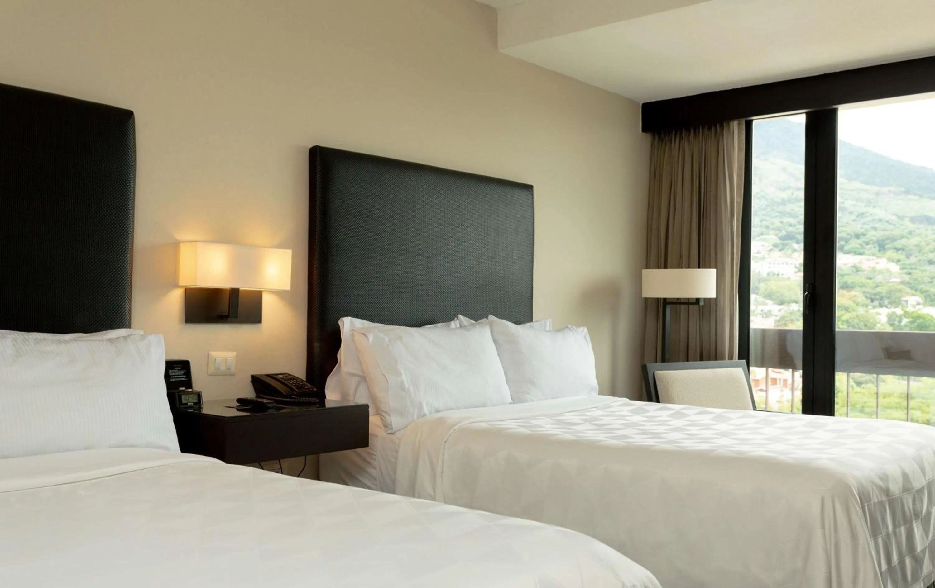 Bed in Hilton San Salvador