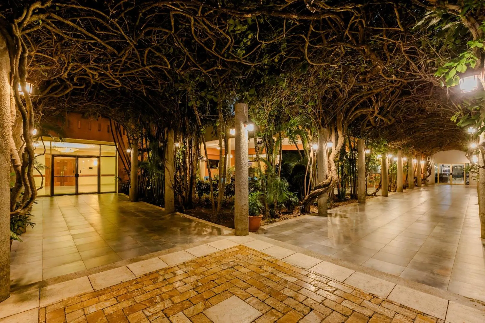 Lobby or reception in Holiday Inn Convention Center by IHG