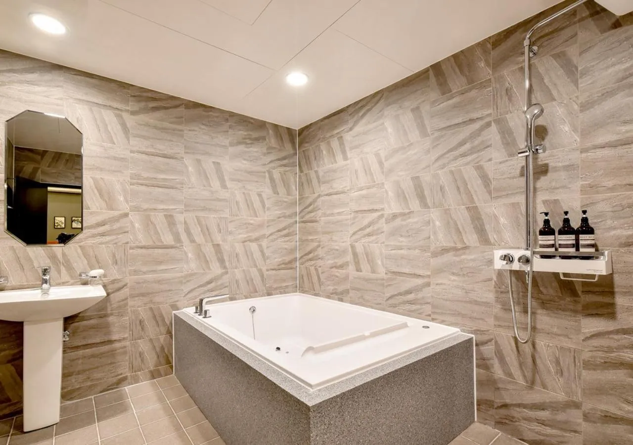 Bathroom in French code Hotel