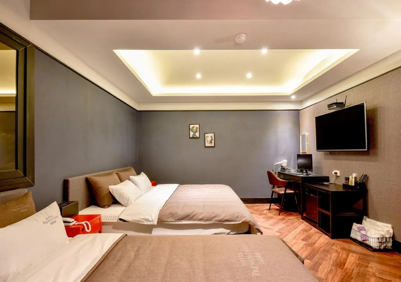 Bed in French code Hotel