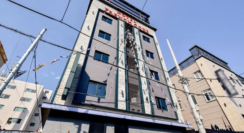 Property Building in French code Hotel