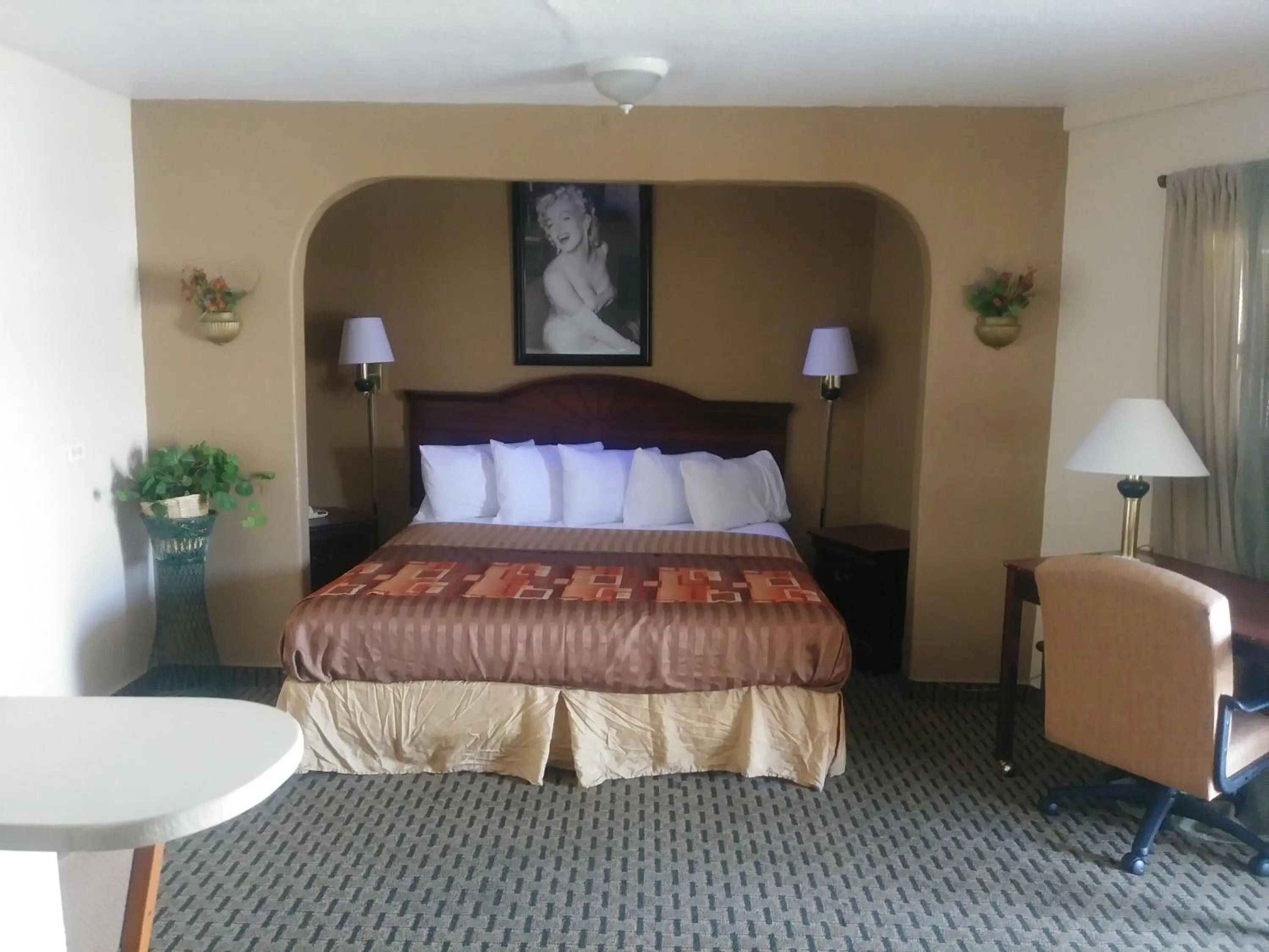 Bed in Garden Inn & Suites New Braunfels
