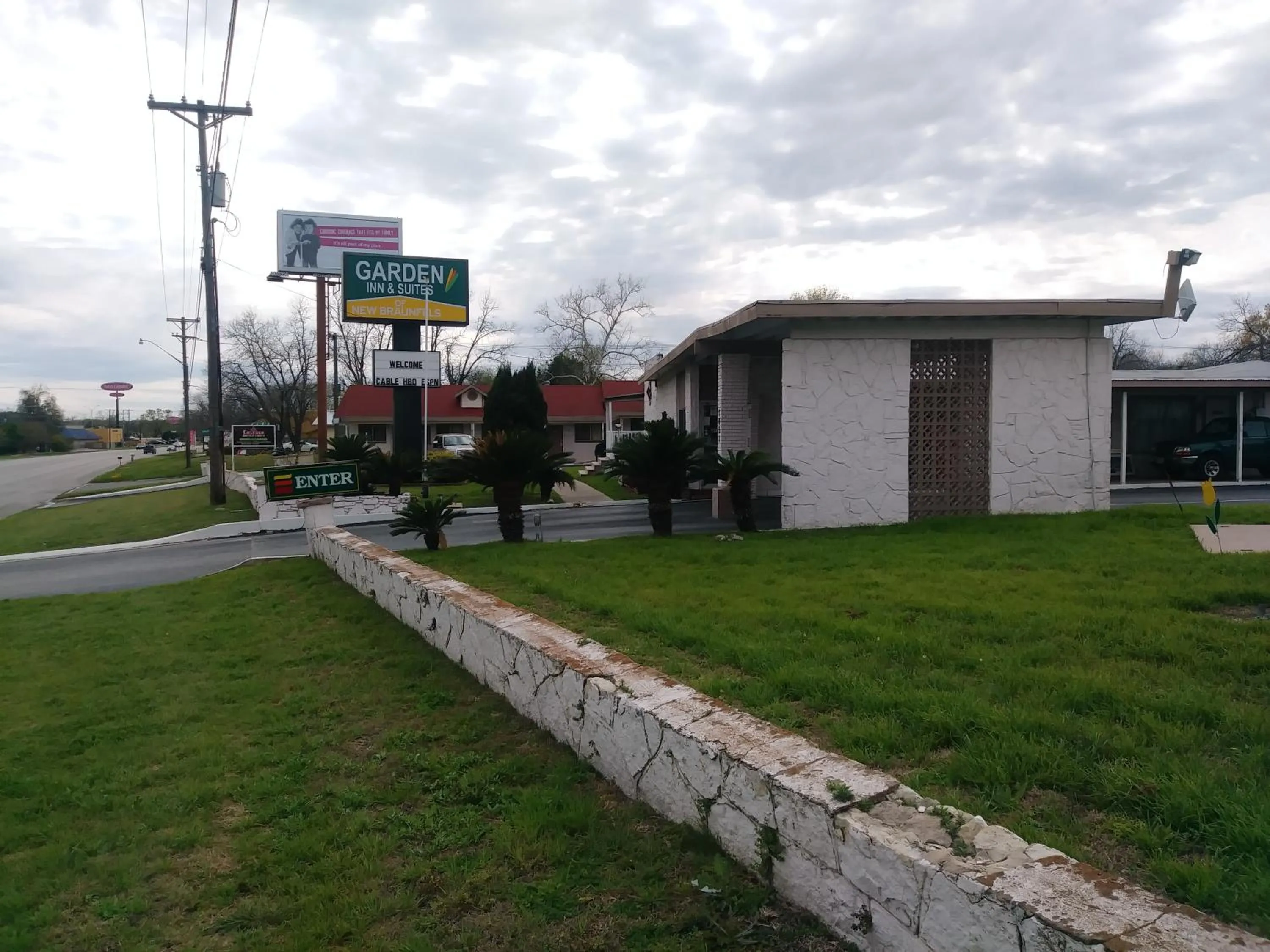 Property building in Garden Inn & Suites New Braunfels