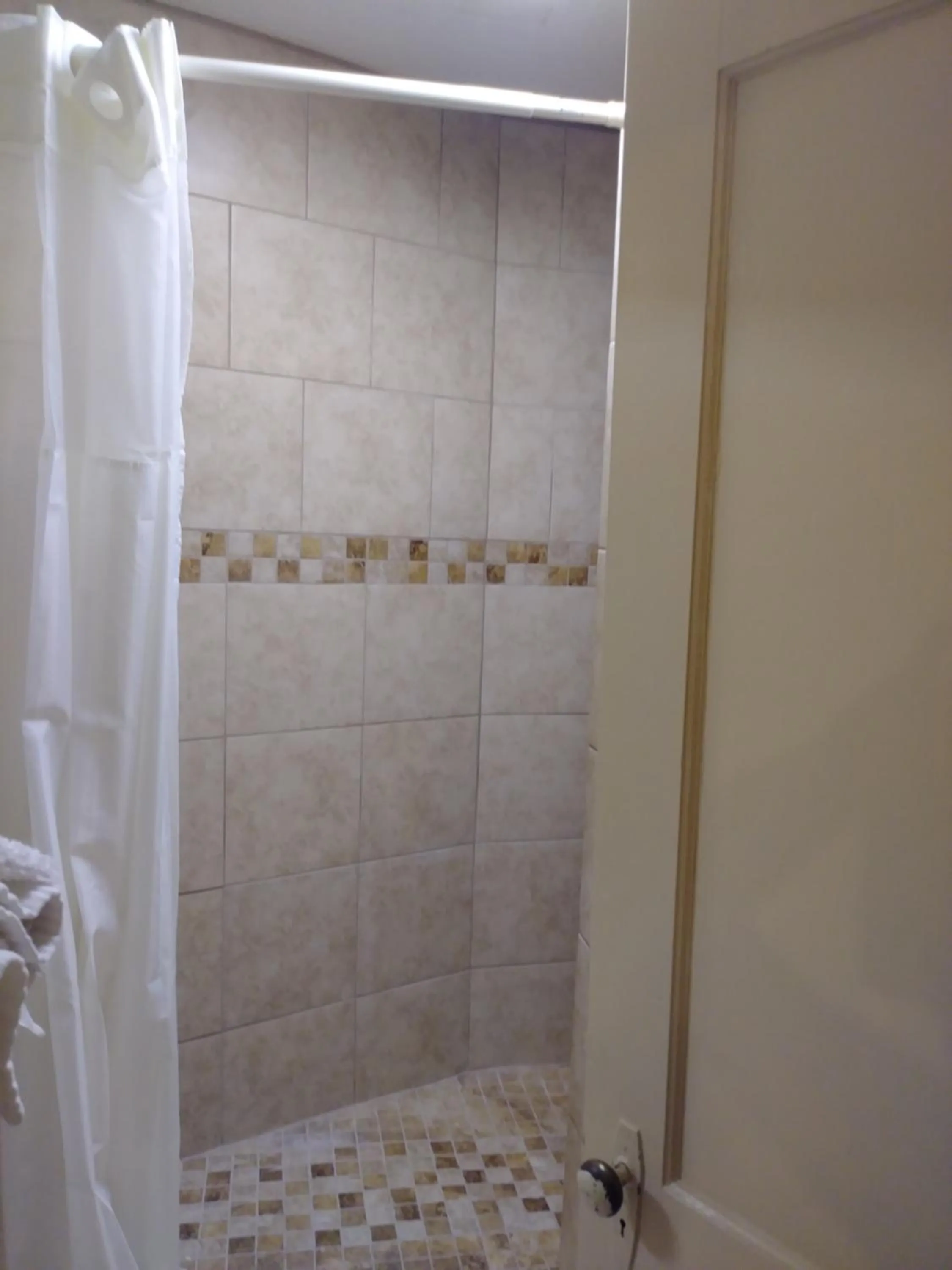 Shower in Garden Inn & Suites New Braunfels